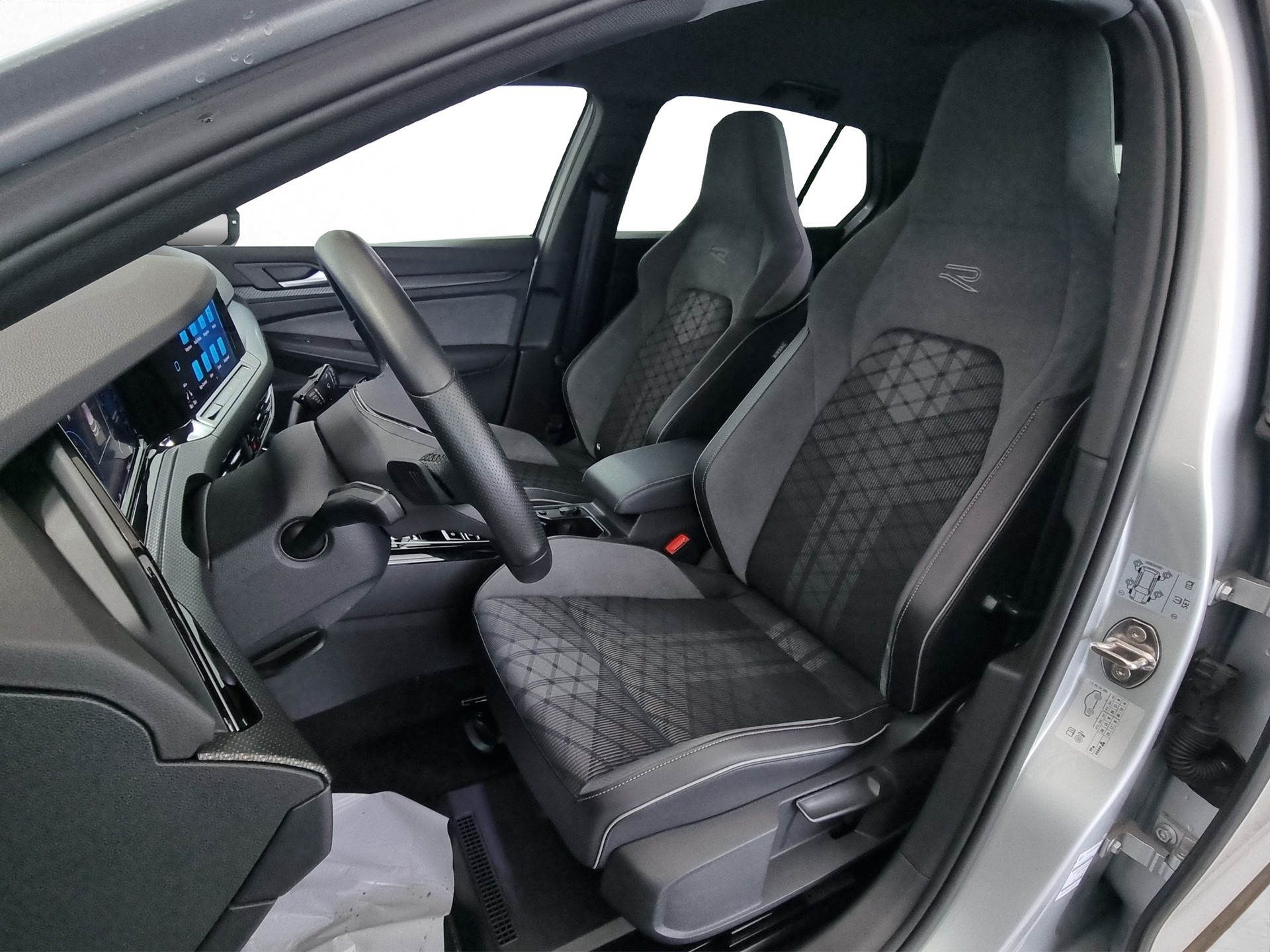 VW Golf 8 1.5 eTSI mHEV R-Line DSG-image-5