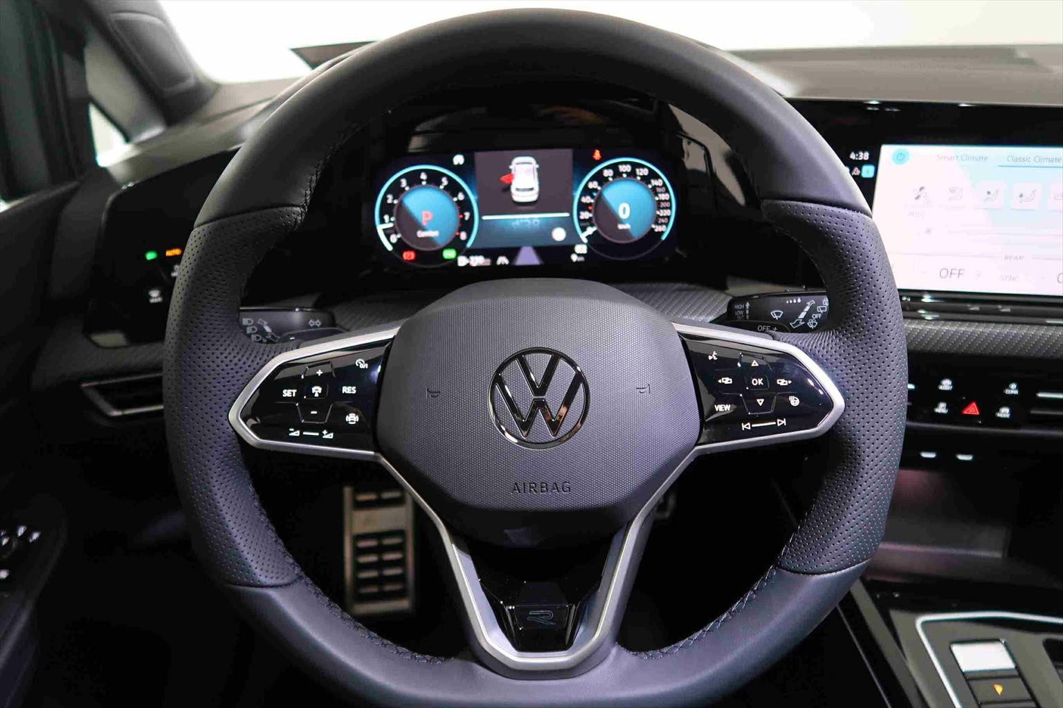 VW Golf 8 1.5 eTSI mHEV R-Line DSG-image-9