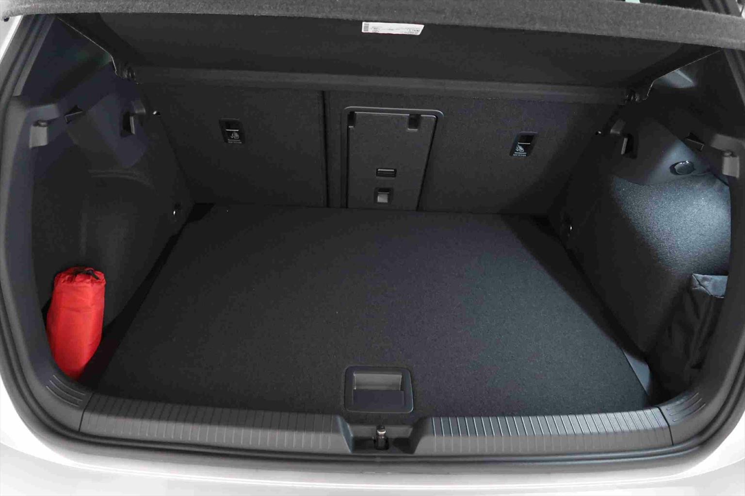 VW Golf 8 1.5 eTSI mHEV R-Line DSG-image-7
