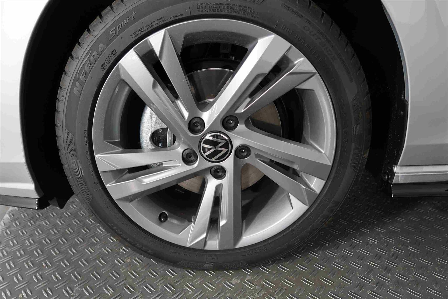 VW Golf 8 1.5 eTSI mHEV R-Line DSG-image-8