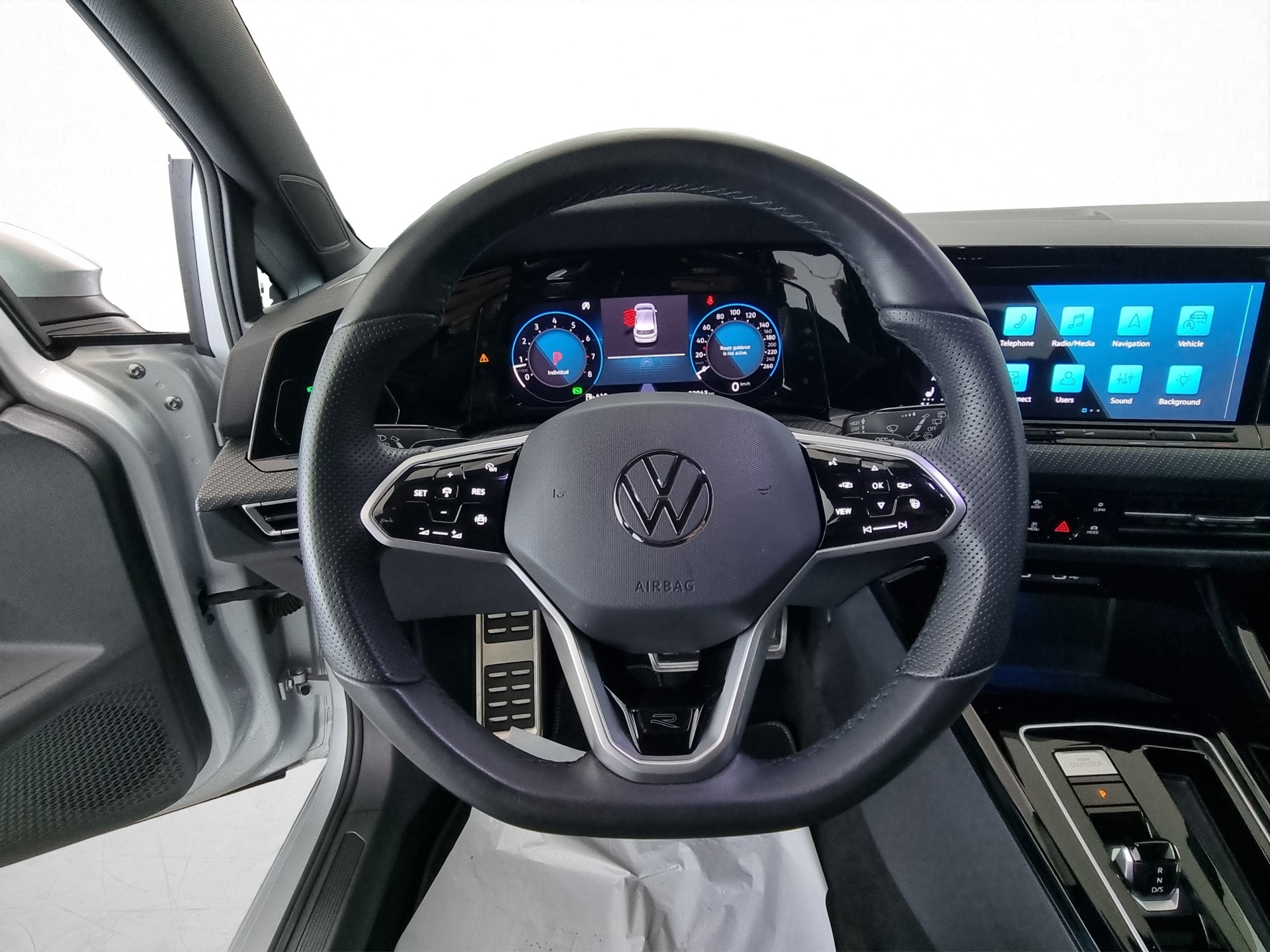 VW Golf 8 1.5 eTSI mHEV R-Line DSG-image-8