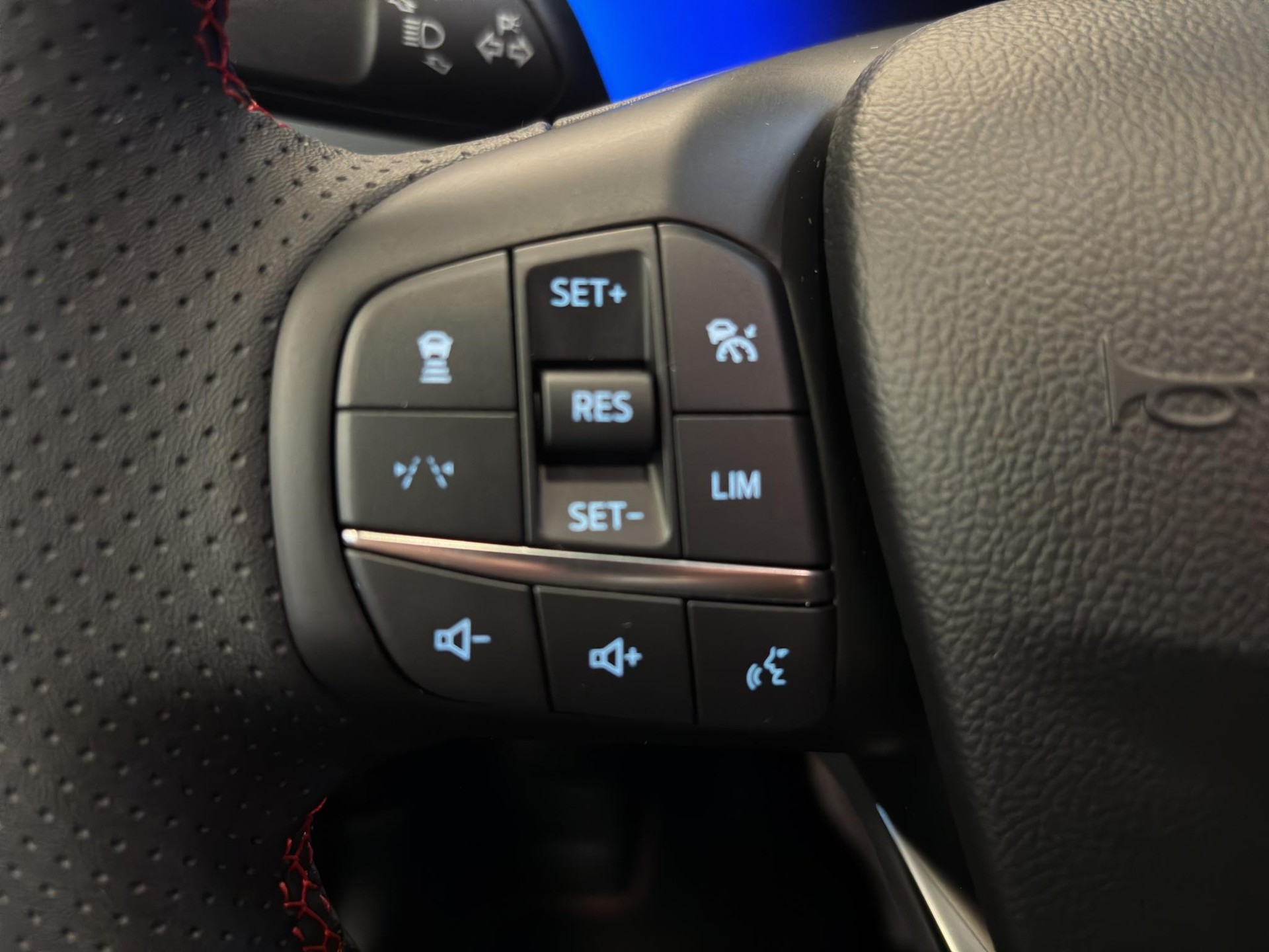 FORD Kuga 2.5 Hybrid ST-Line X 4x4-image-5
