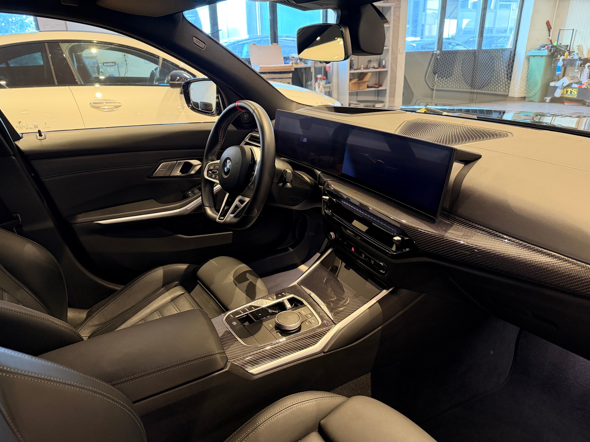 BMW M340i xDrive Touring-image-12