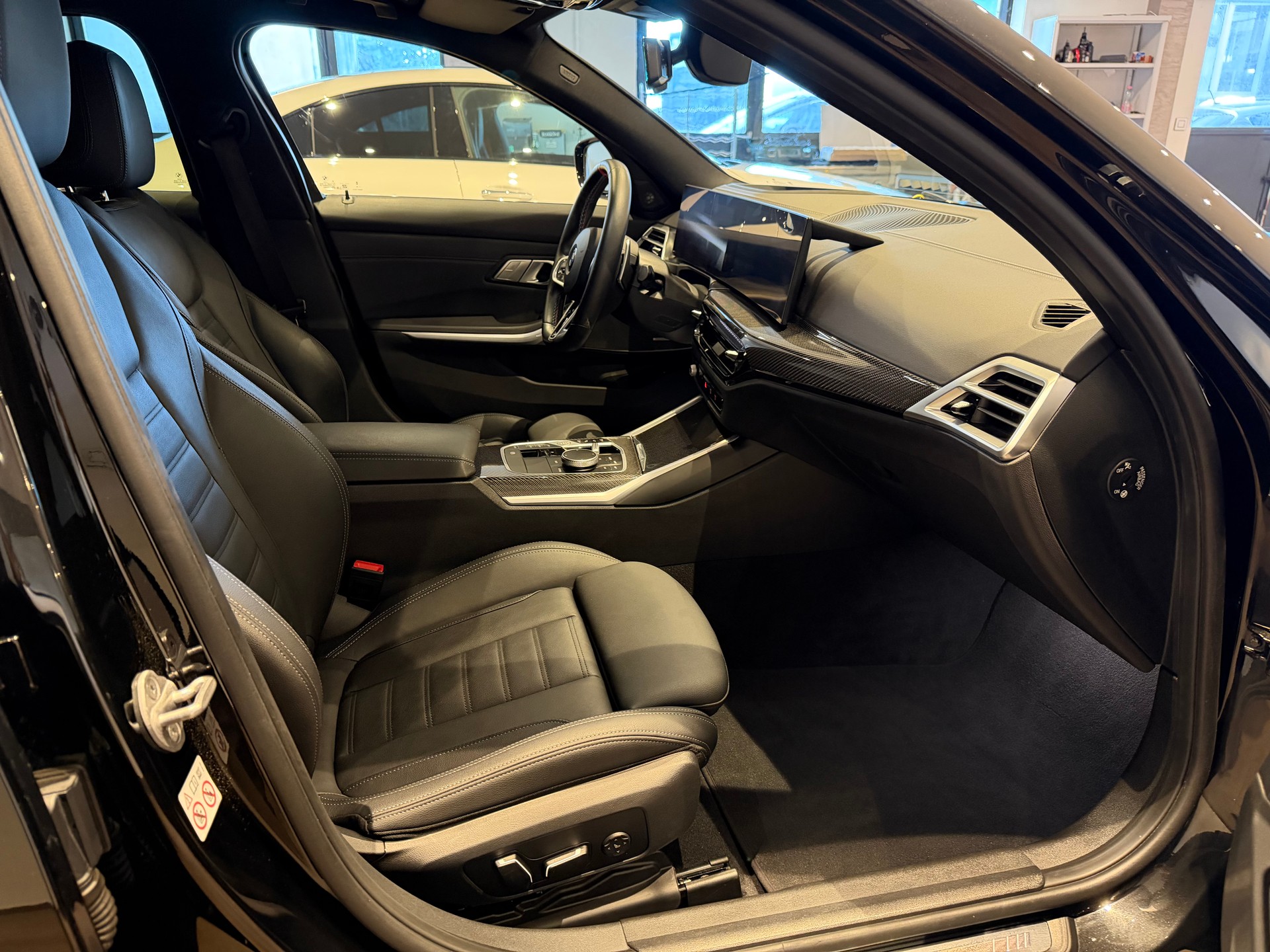 BMW M340i xDrive Touring-image-11