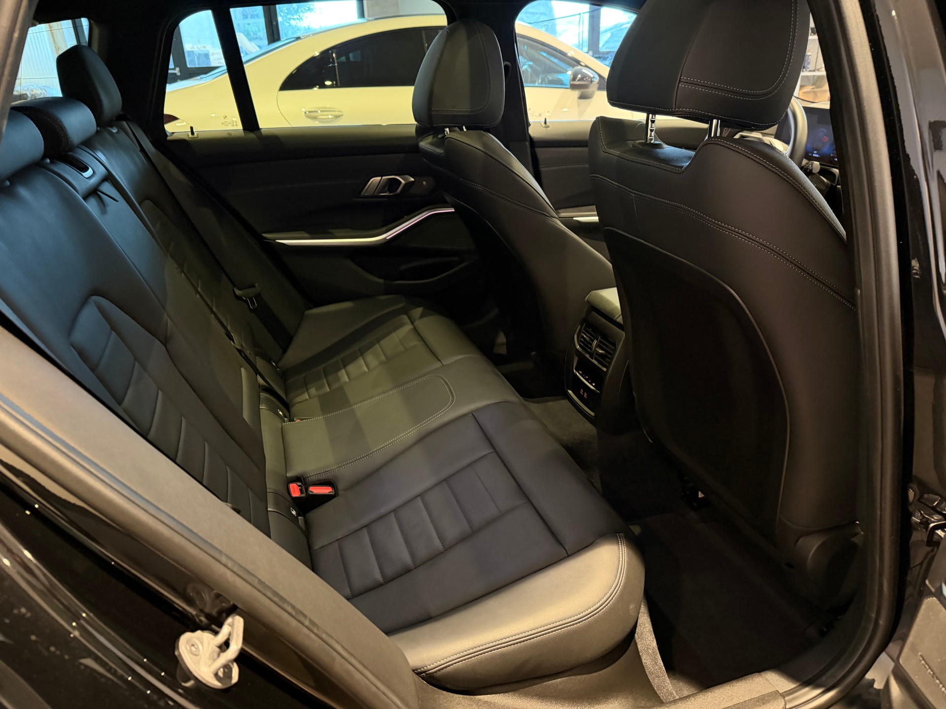 BMW M340i xDrive Touring-image-13