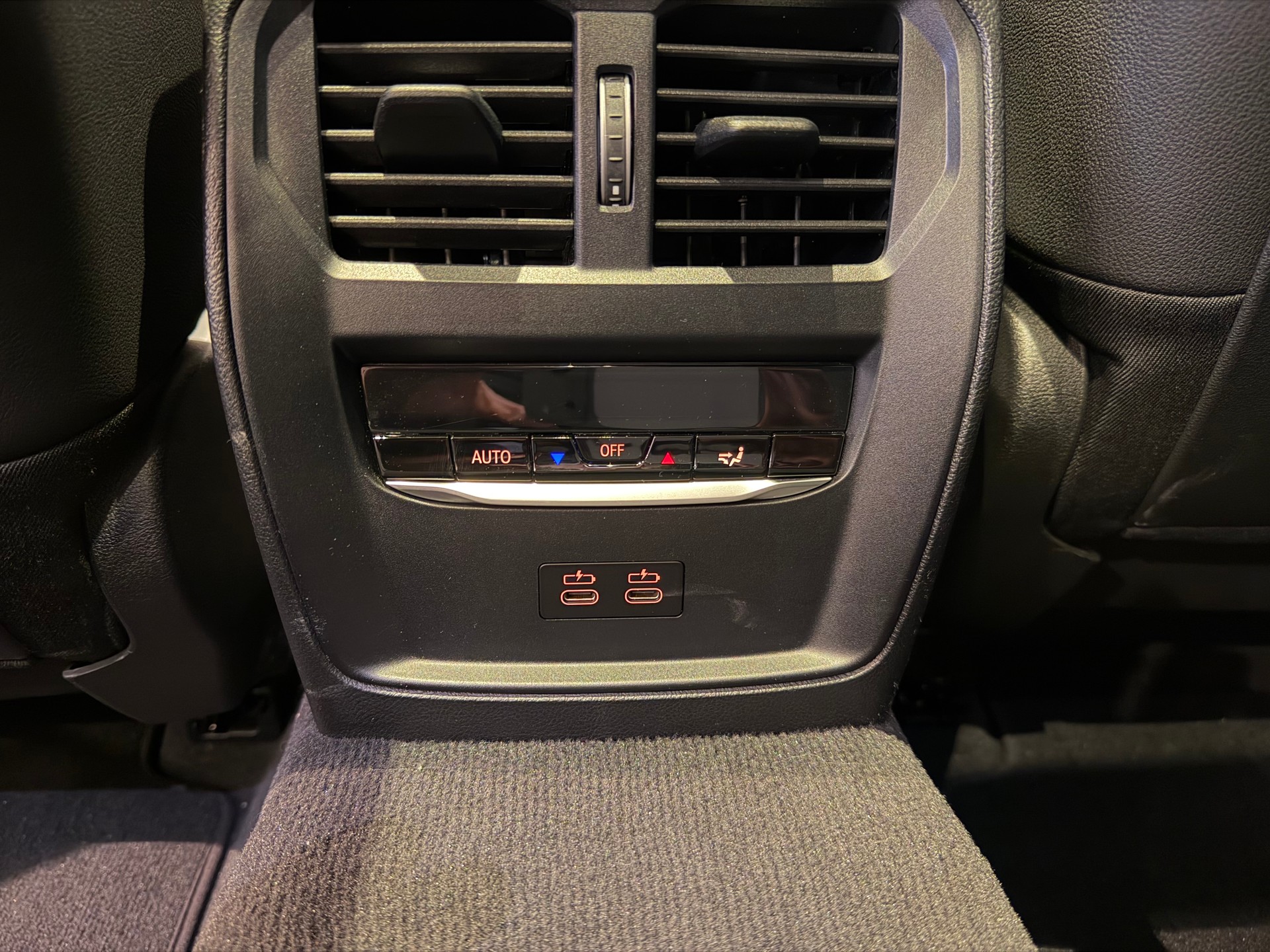 BMW M340i xDrive Touring-image-16