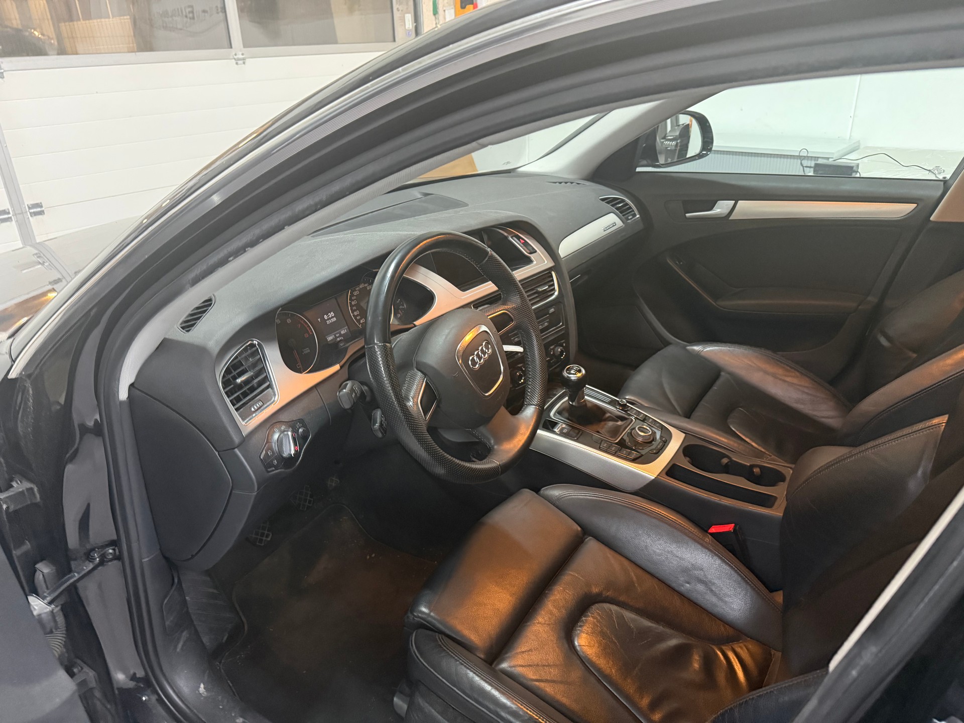 AUDI A4 Avant 3.2 FSI quattro-image-6