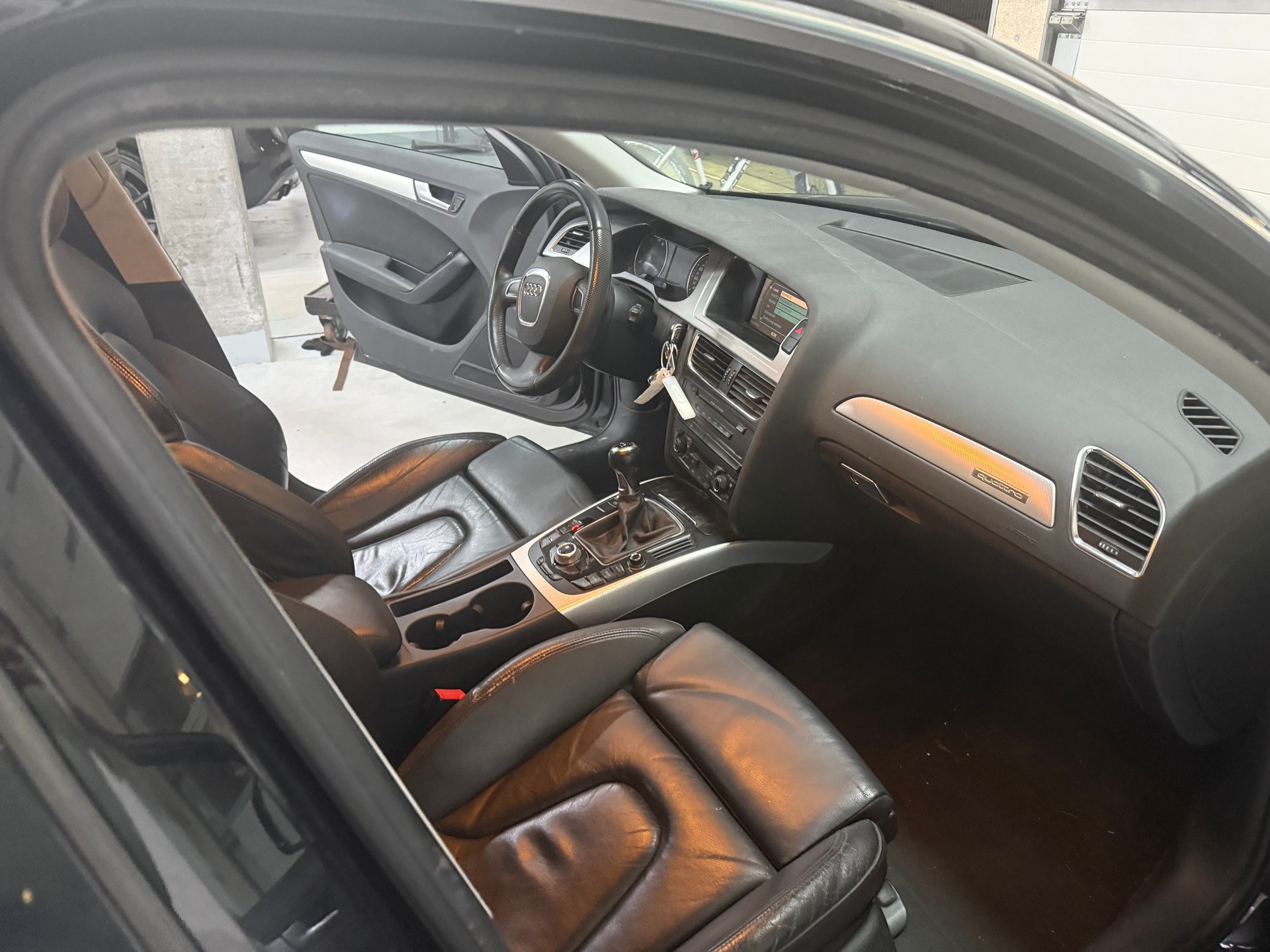 AUDI A4 Avant 3.2 FSI quattro-image-7