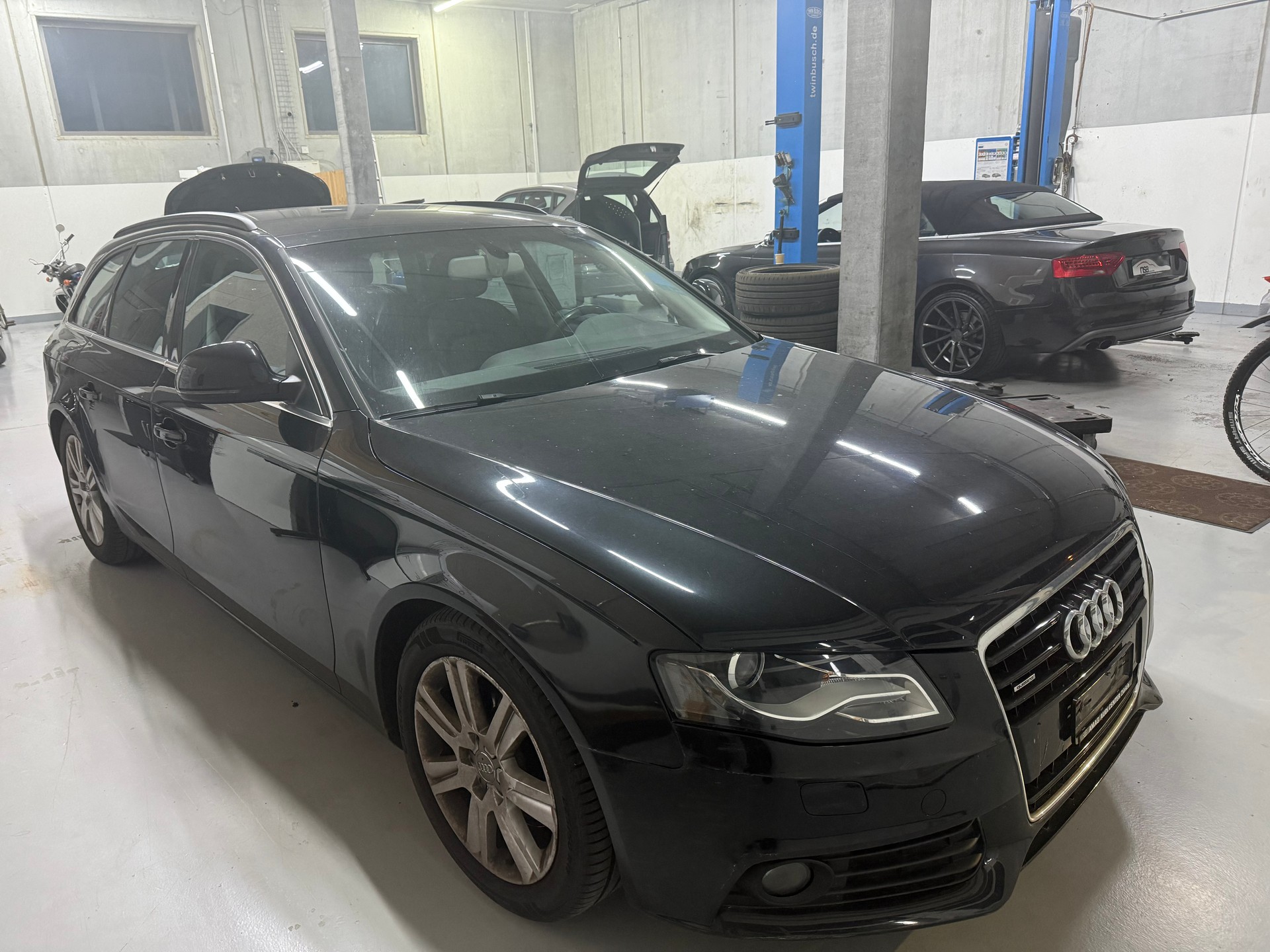AUDI A4 Avant 3.2 FSI quattro-image-1