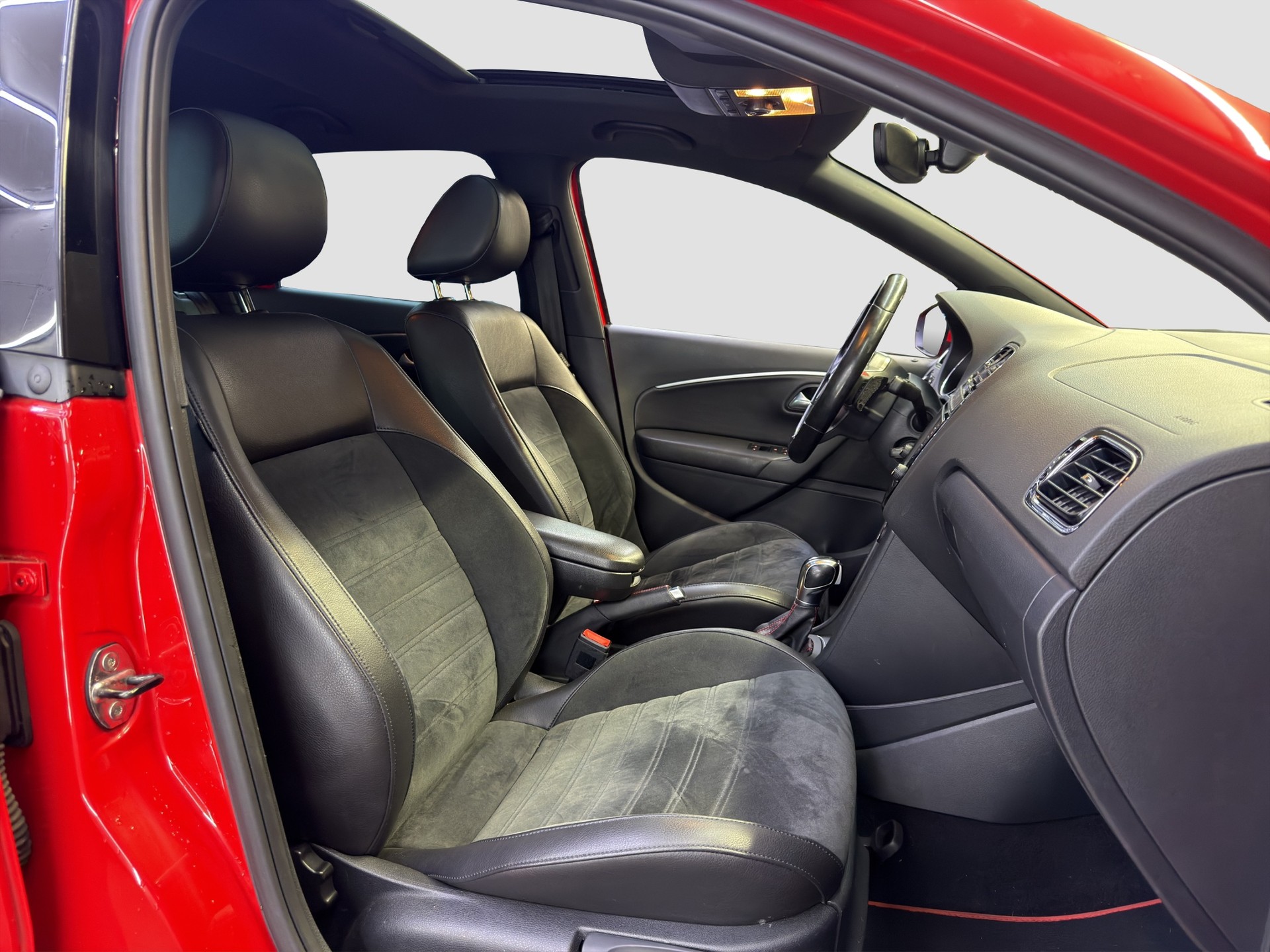 VW Polo 1.8 TSI GTI DSG-image-14