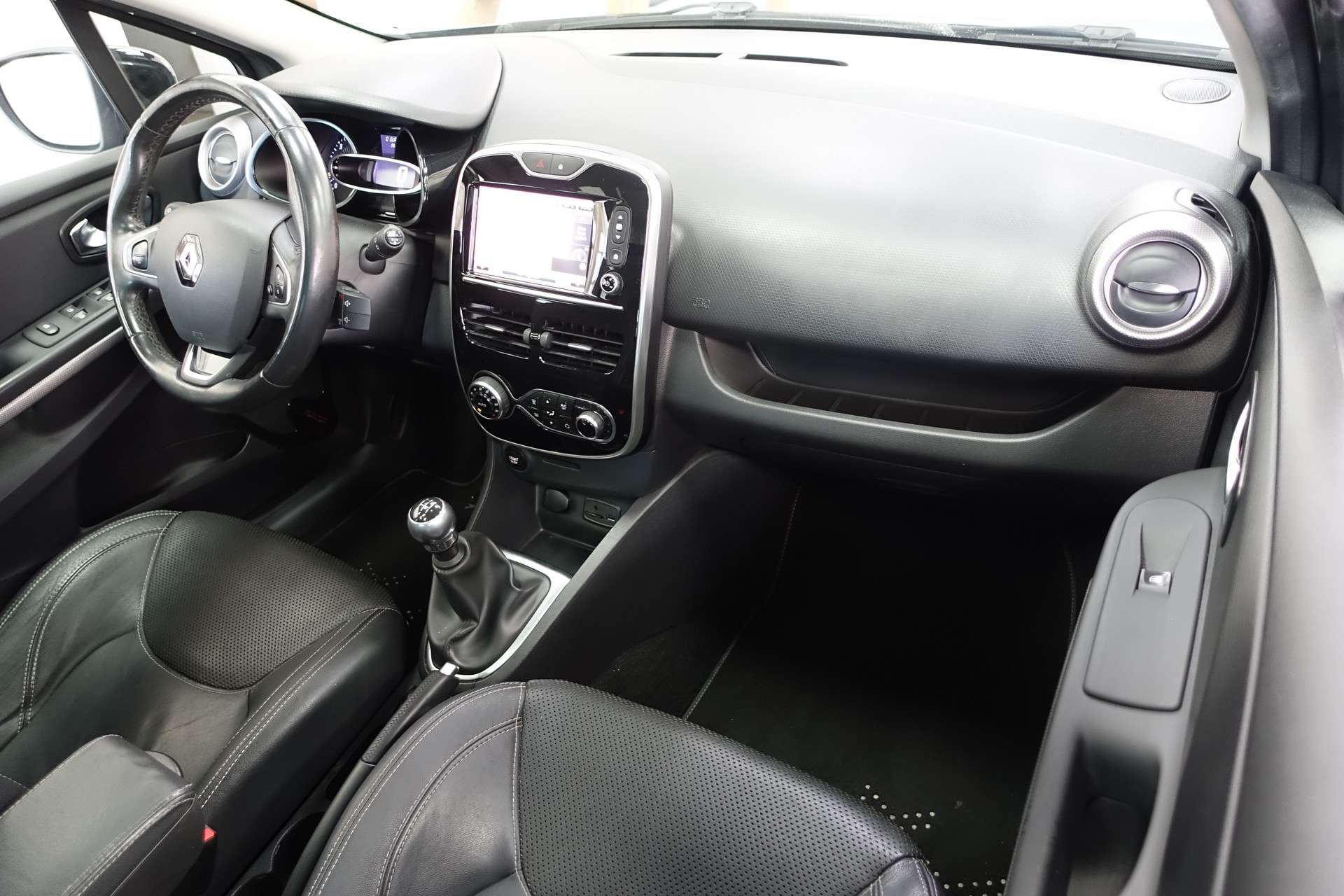 RENAULT Clio 1.5 dCi Iconic S/S-image-16