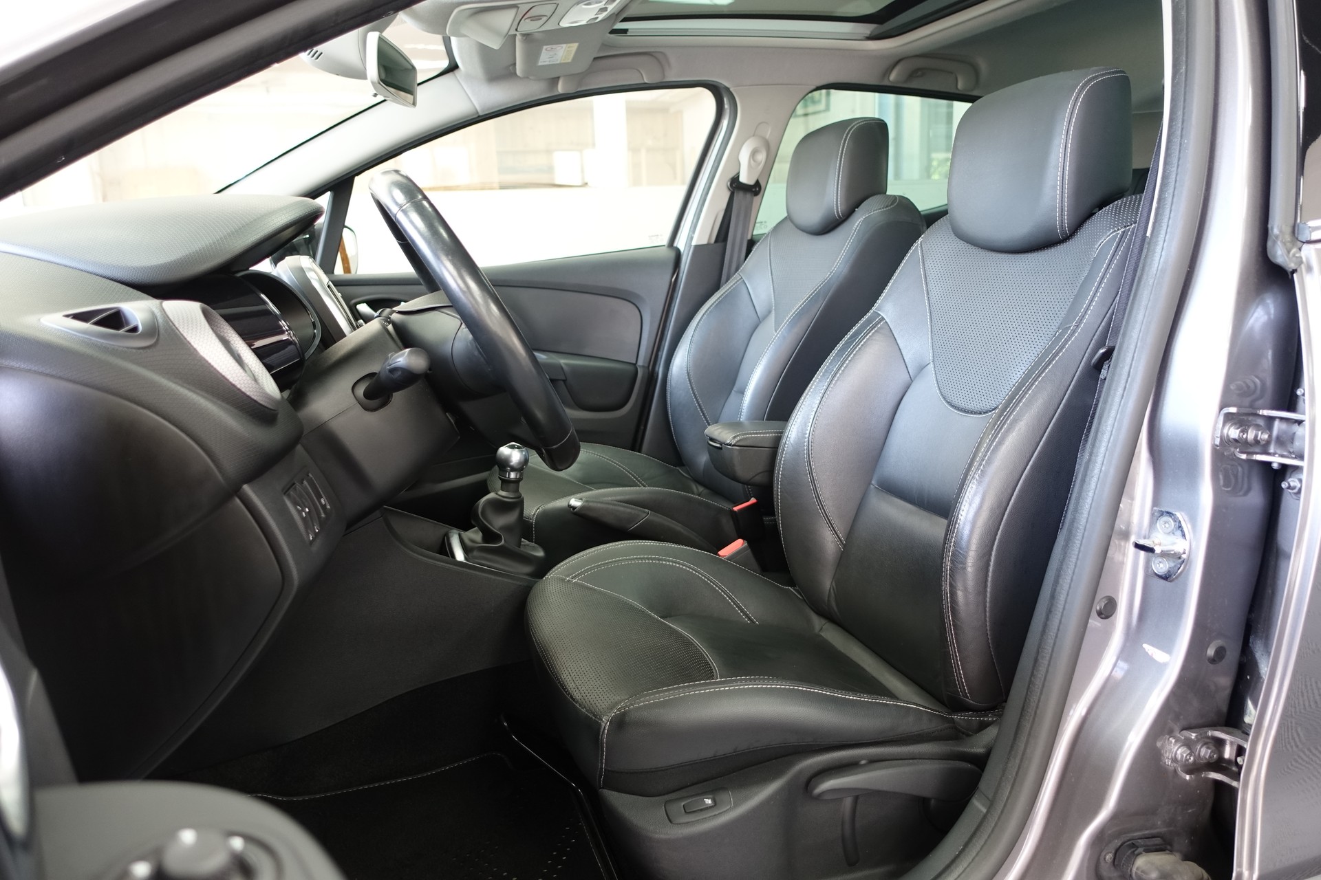 RENAULT Clio 1.5 dCi Iconic S/S-image-12