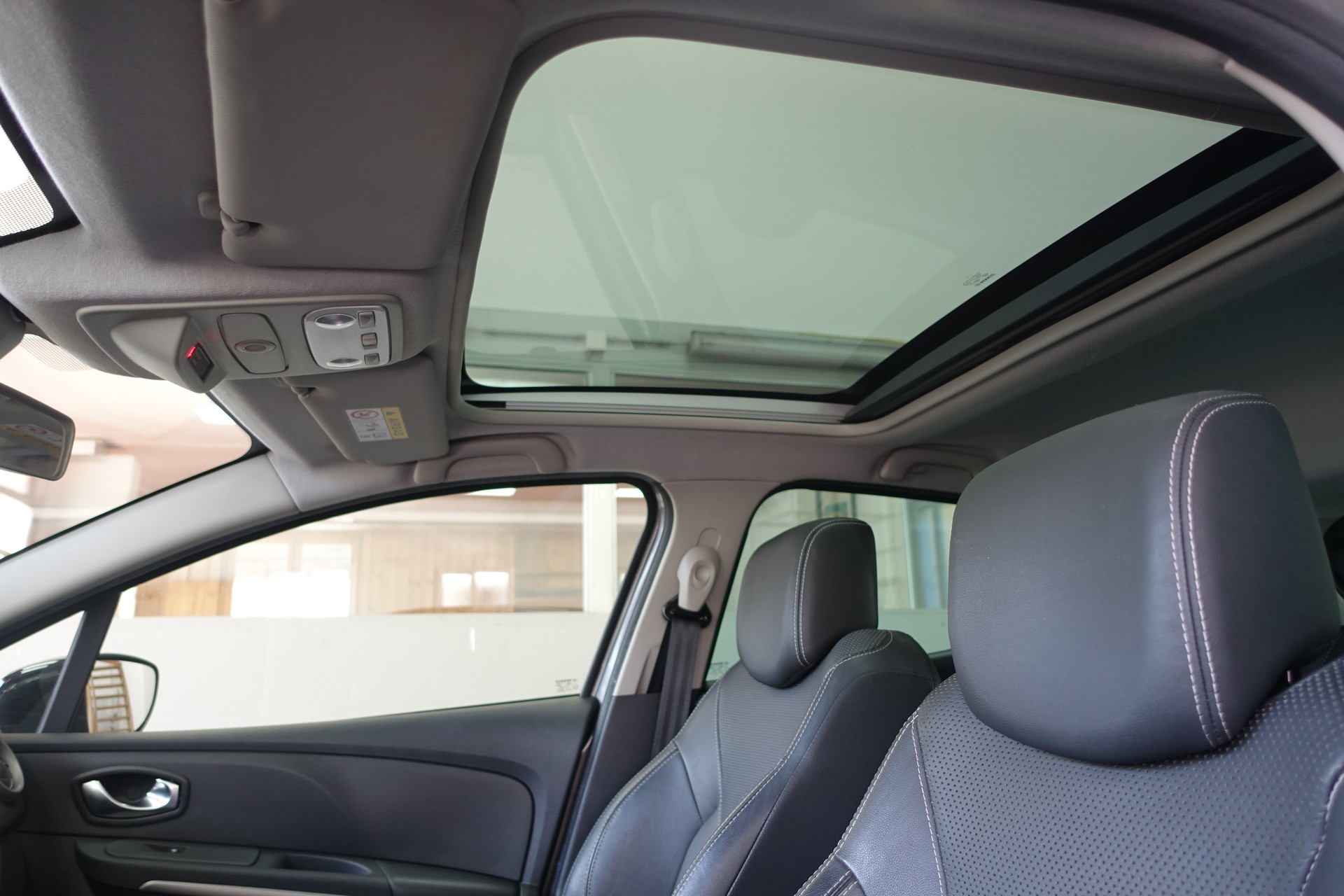 RENAULT Clio 1.5 dCi Iconic S/S-image-14