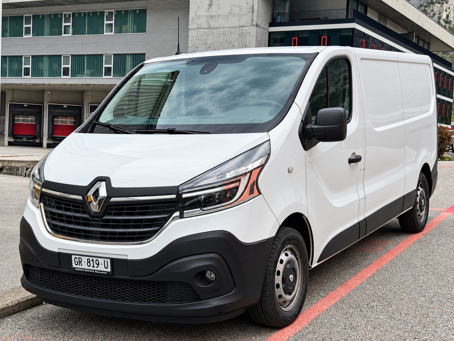 RENAULT Trafic 2.0 dCi 120 3.0t Business L2H1-image-2