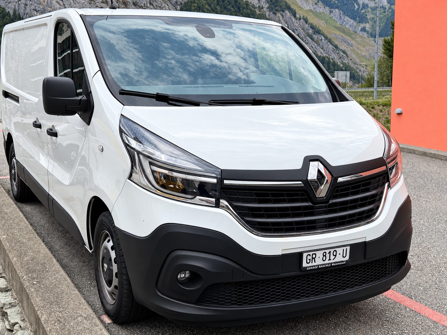 RENAULT Trafic 2.0 dCi 120 3.0t Business L2H1-image-1