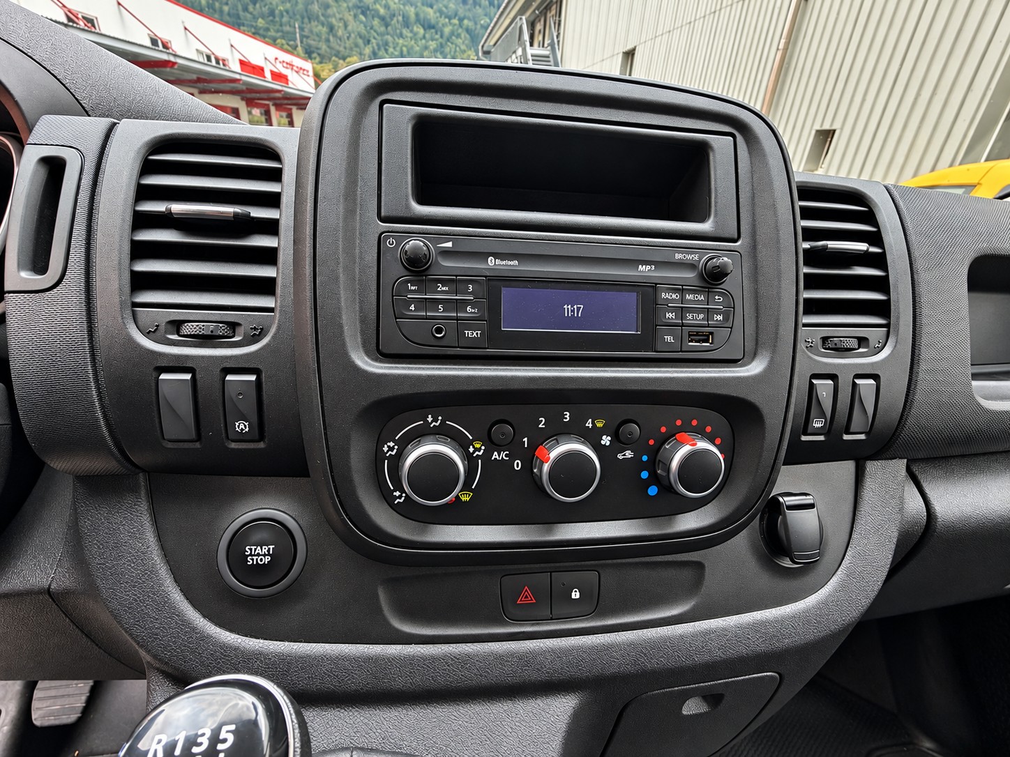 RENAULT Trafic 2.0 dCi 120 3.0t Business L2H1-image-7