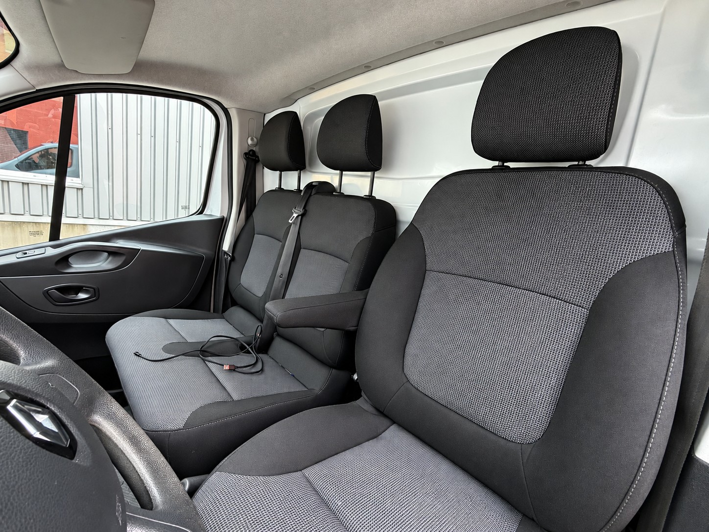 RENAULT Trafic 2.0 dCi 120 3.0t Business L2H1-image-6