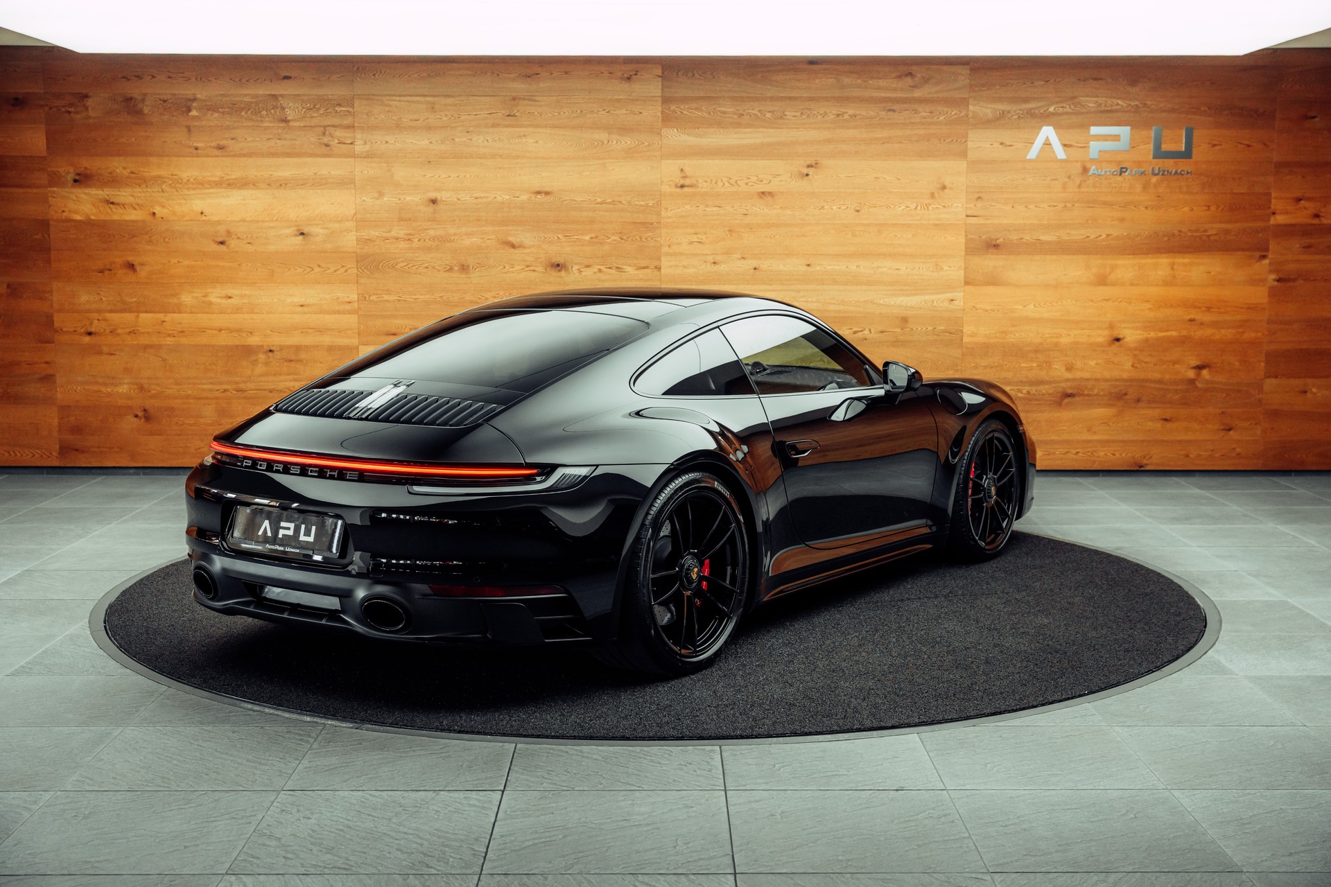 PORSCHE 911 Carrera 4 GTS PDK-showroom-element-2