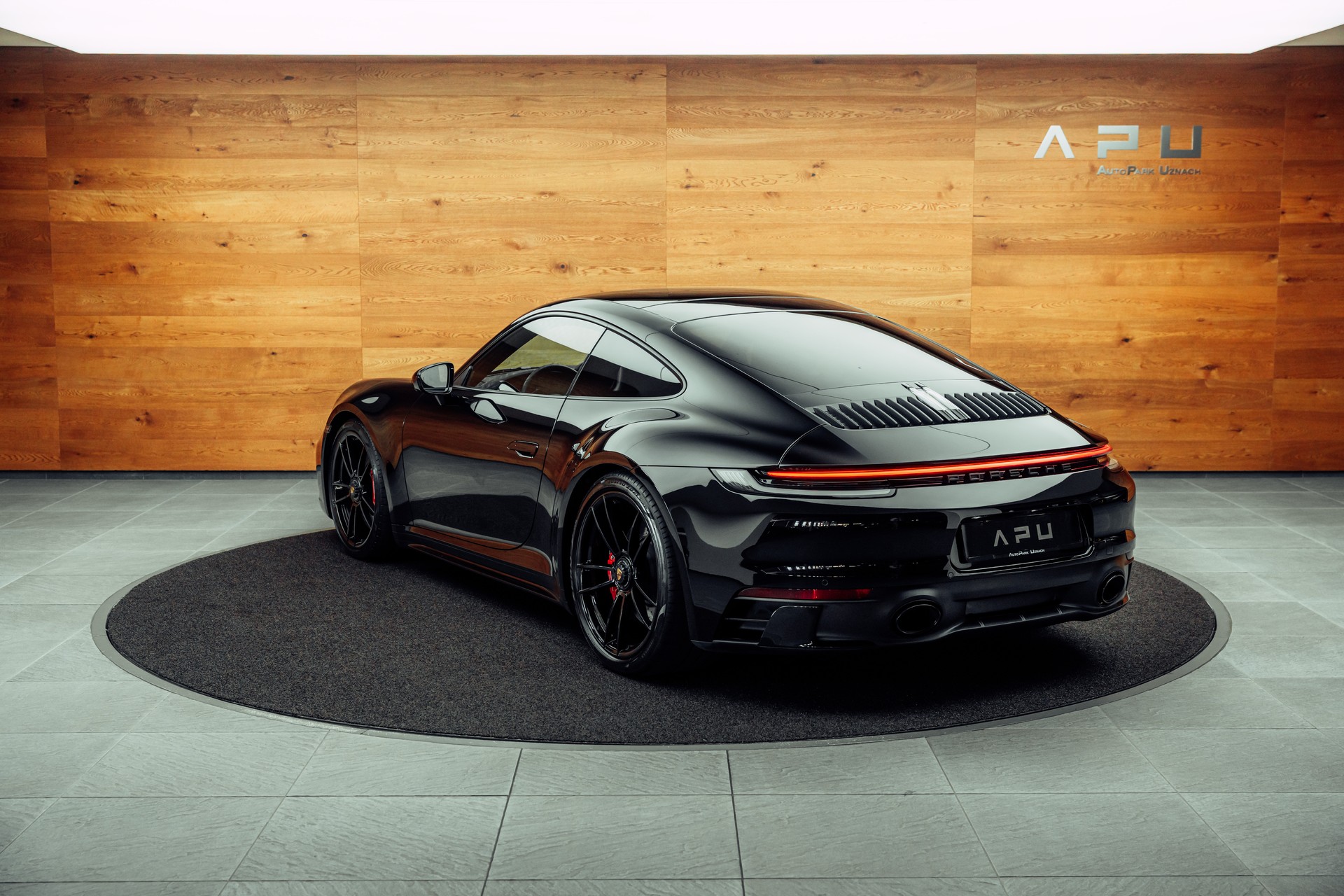 PORSCHE 911 Carrera 4 GTS PDK-showroom-element-3