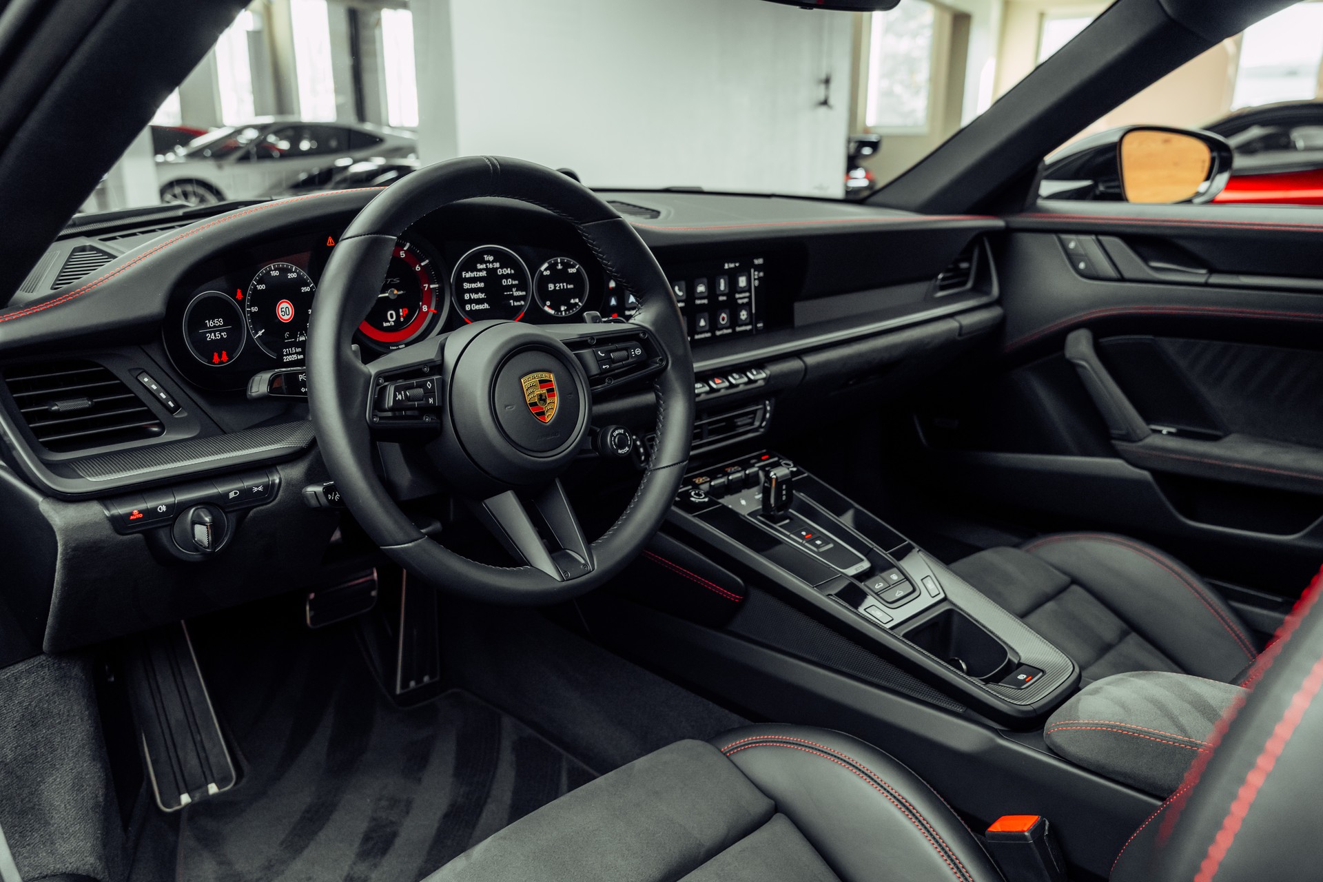PORSCHE 911 Carrera 4 GTS PDK-image-5