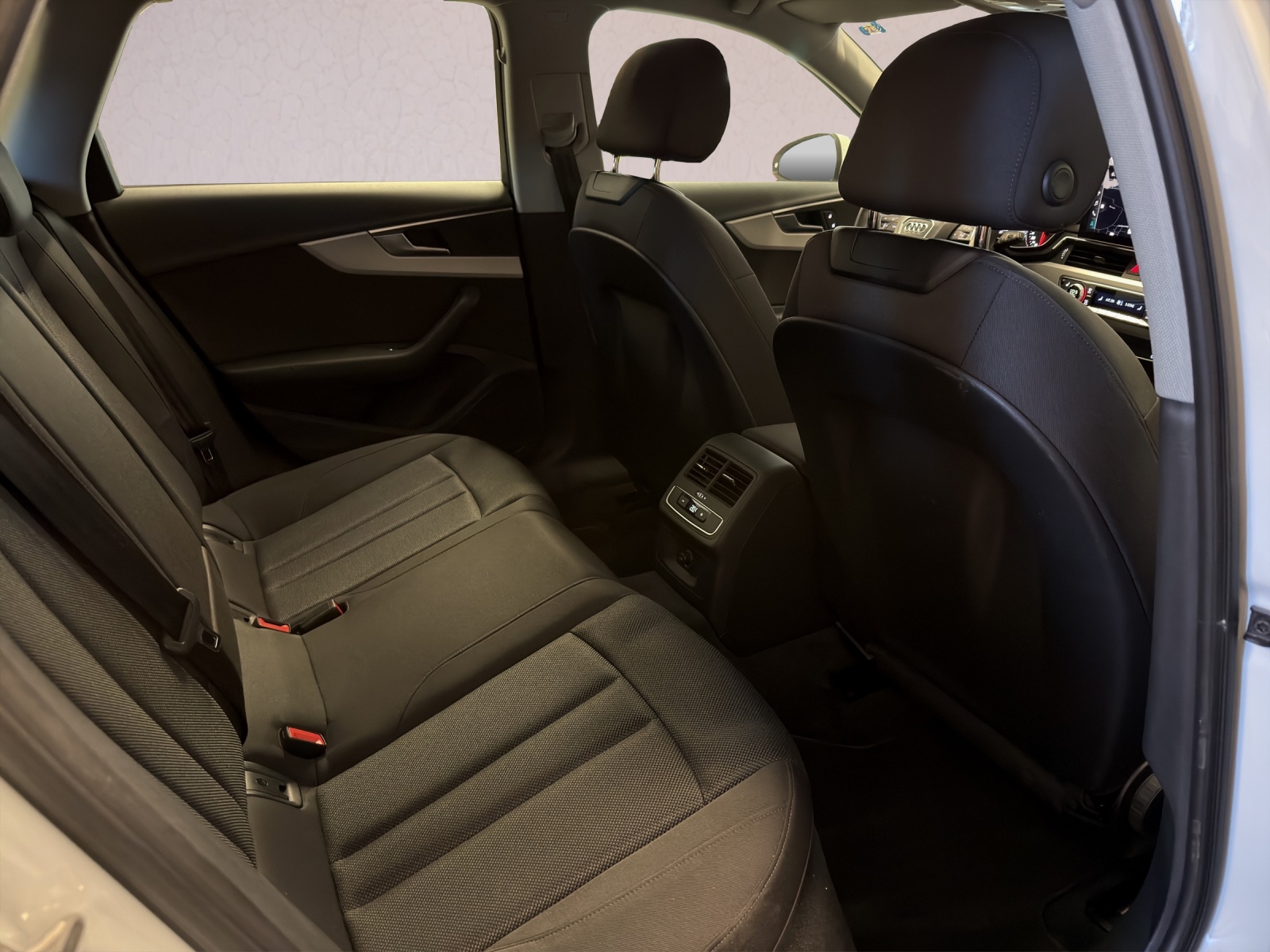AUDI A4 Avant 35 TDI S-tronic-image-17
