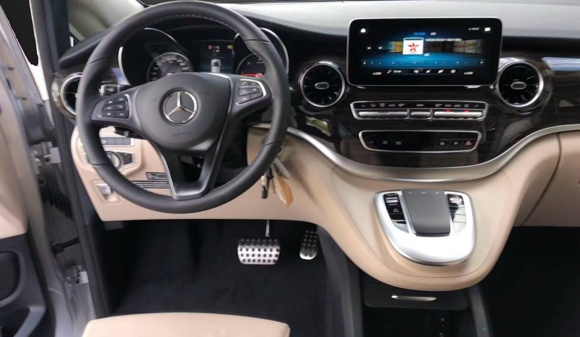 MERCEDES-BENZ 300 d 4 Matic-image-1