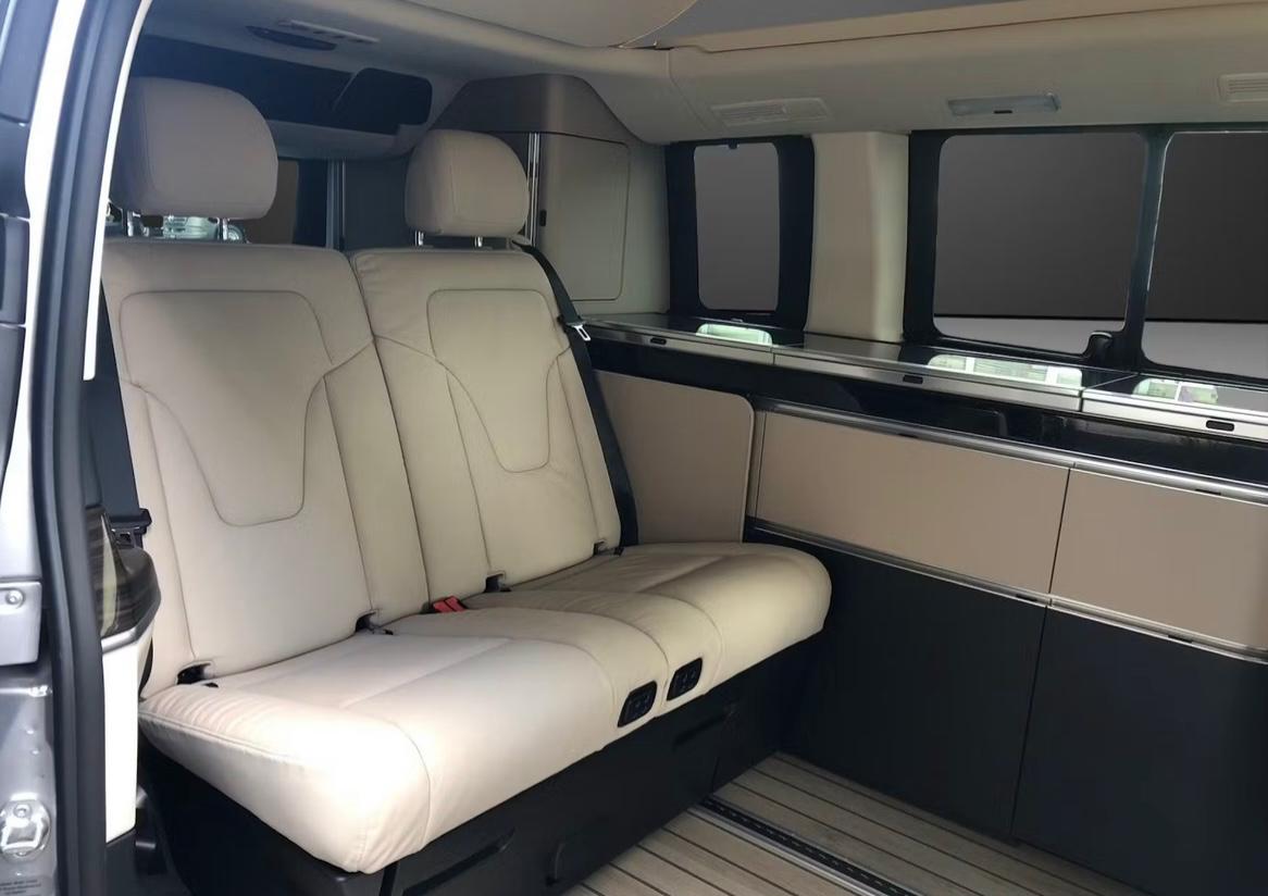 MERCEDES-BENZ 300 d 4 Matic-image-4