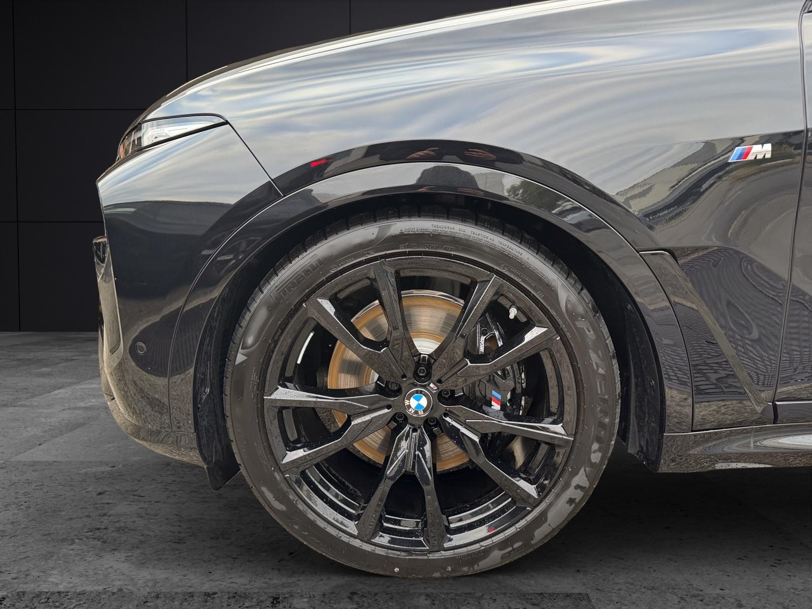 BMW X7 xDrive40i-showroom-element-3