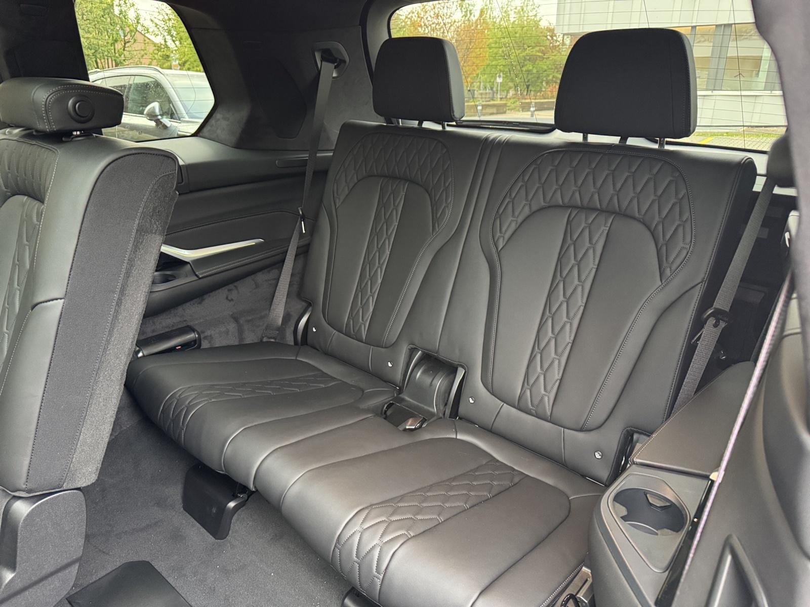 BMW X7 xDrive40i-image-15
