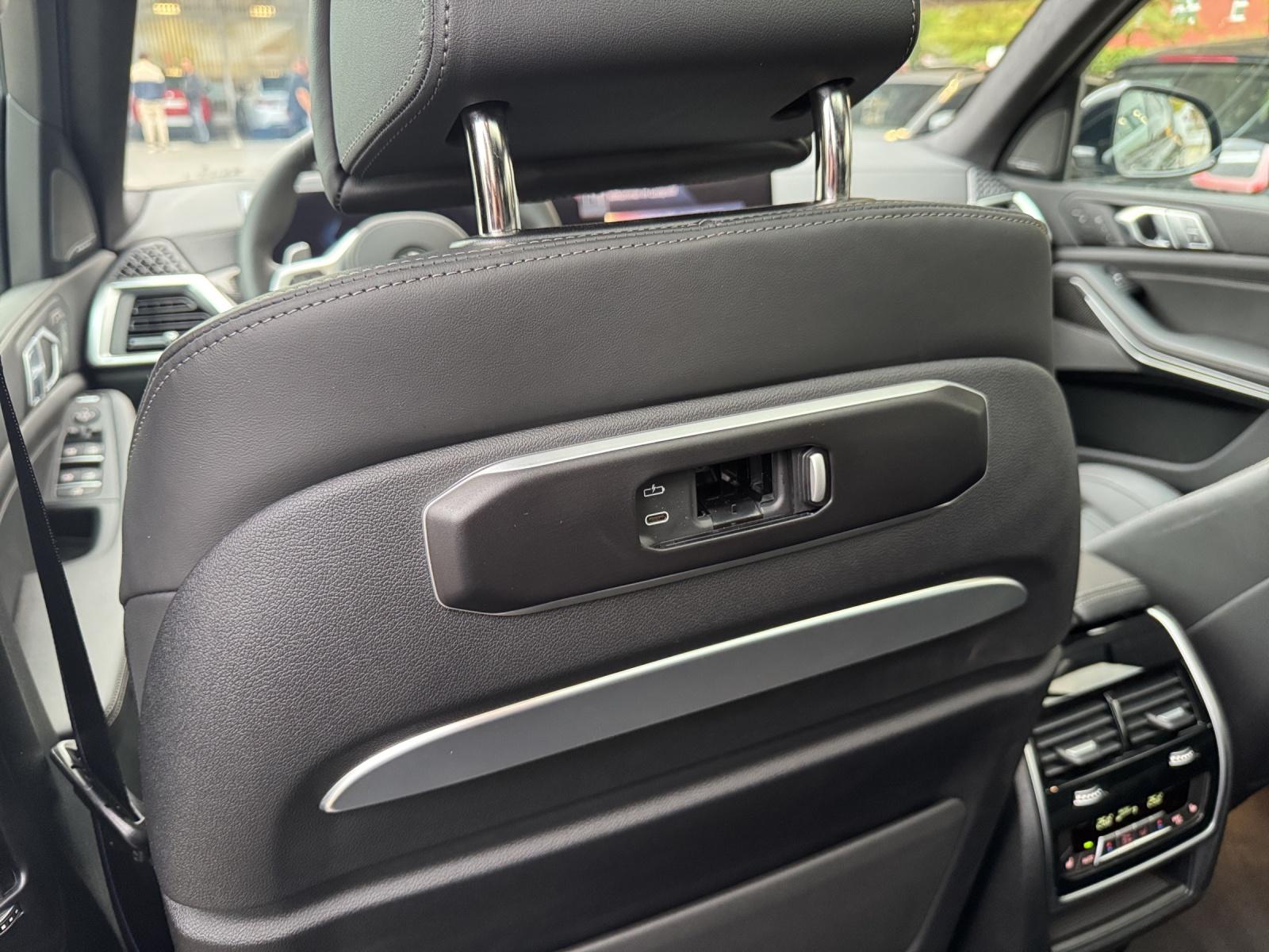 BMW X7 xDrive40i-image-13