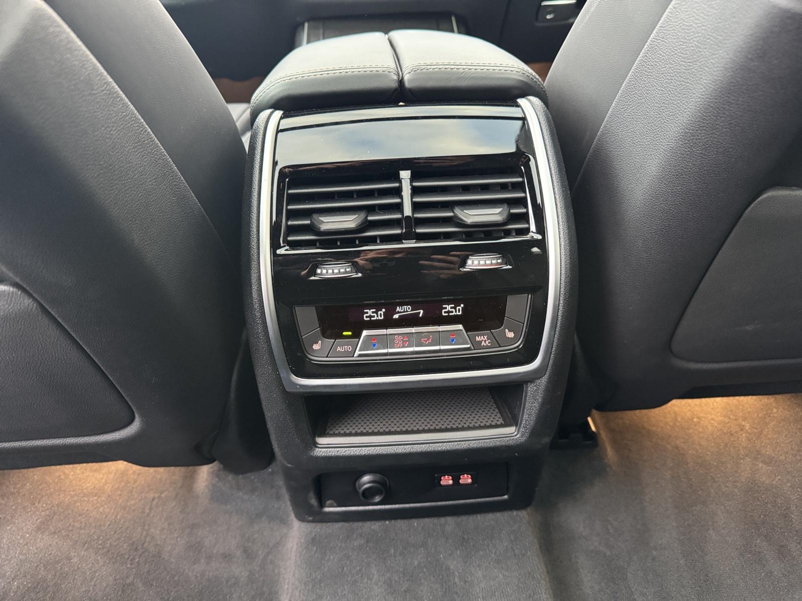 BMW X7 xDrive40i-image-16