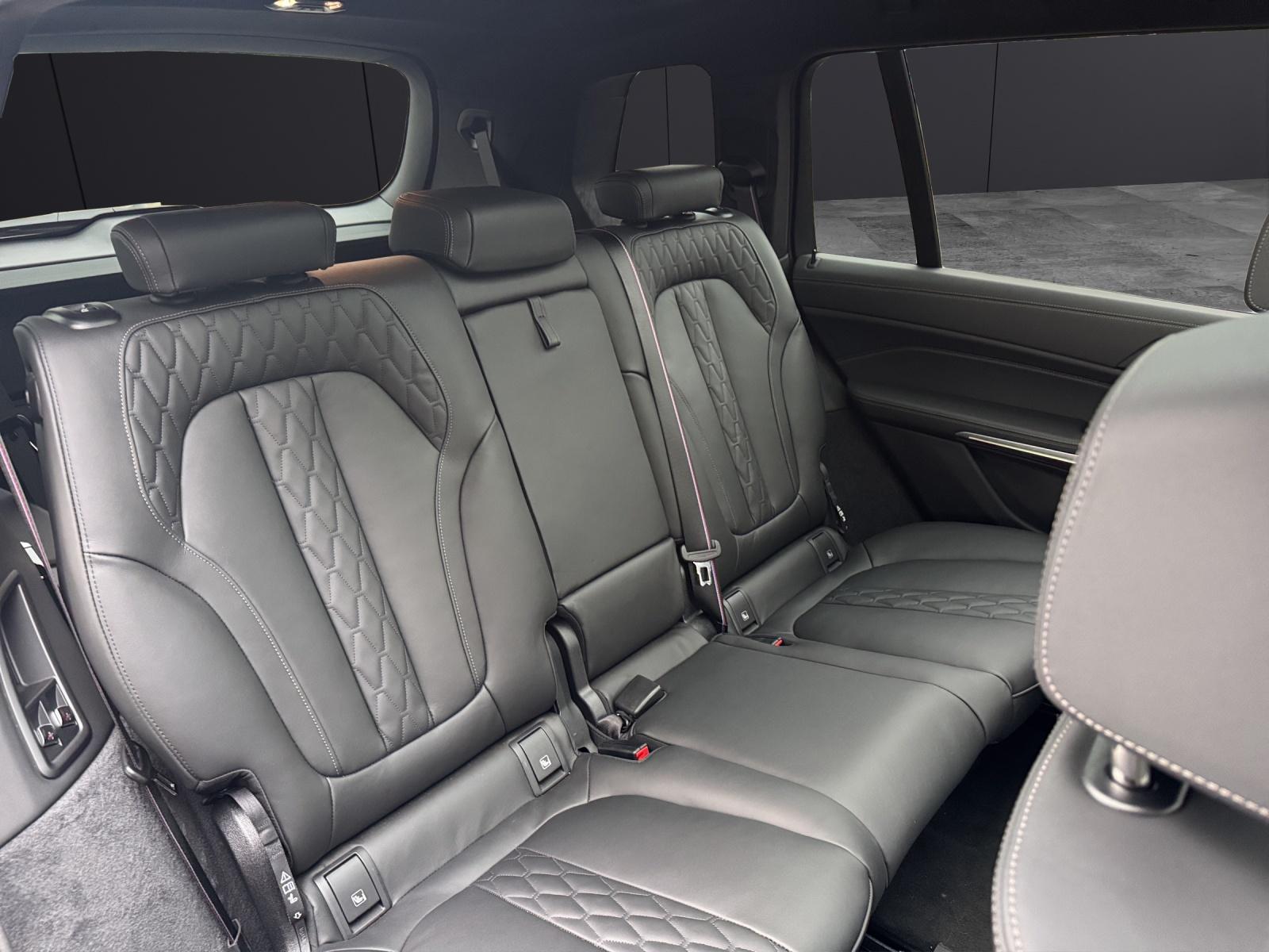 BMW X7 xDrive40i-image-14