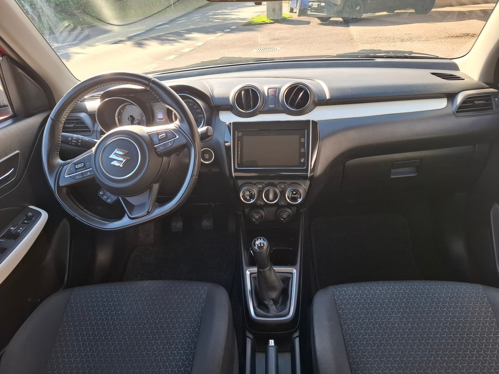 SUZUKI Swift 1.2i 16V SHVS Compact Top Hybrid Allgrip 4x4-image-4