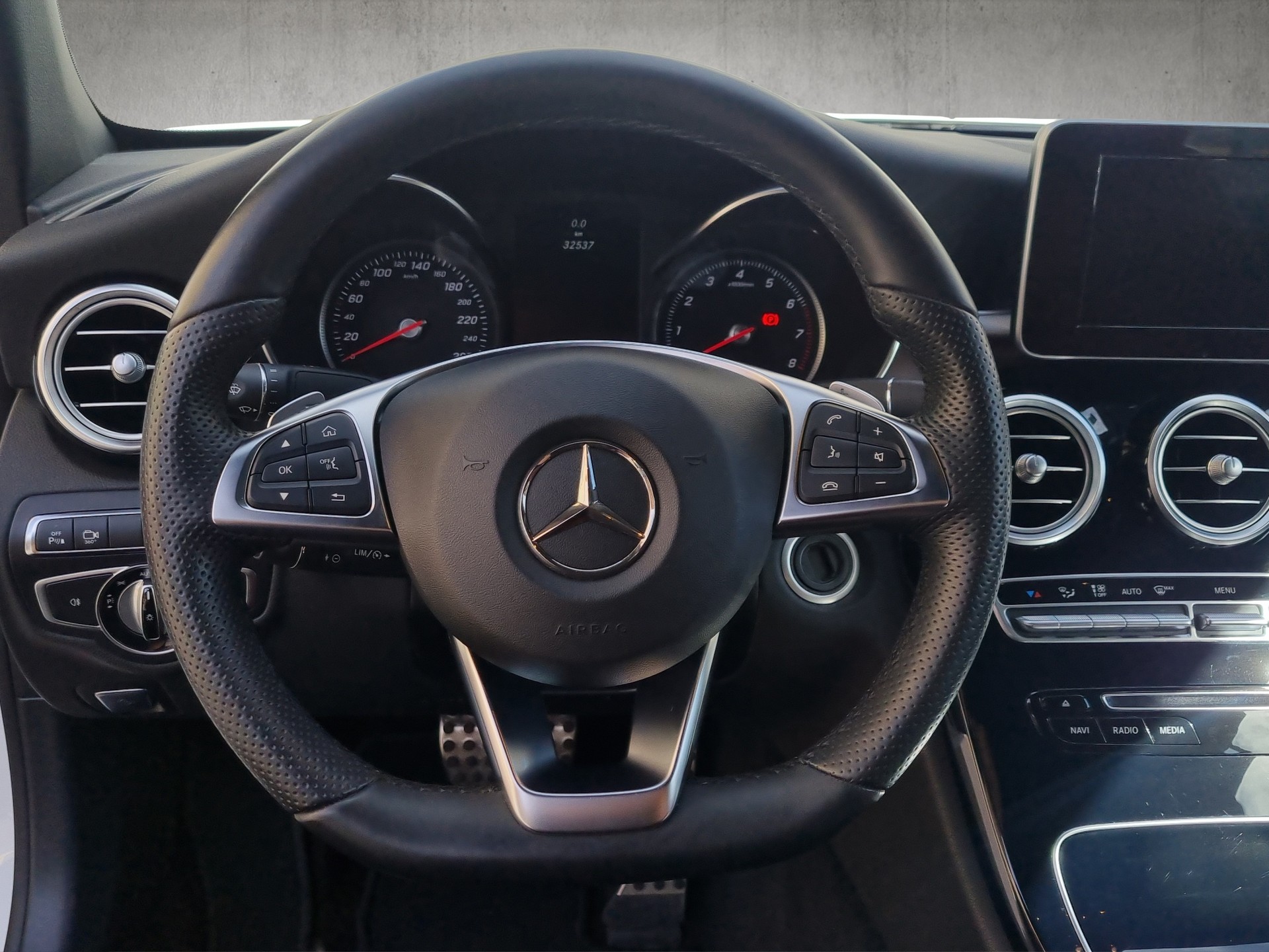 MERCEDES-BENZ C 200 Cabriolet AMG Line 4Matic 9G-Tronic-image-9