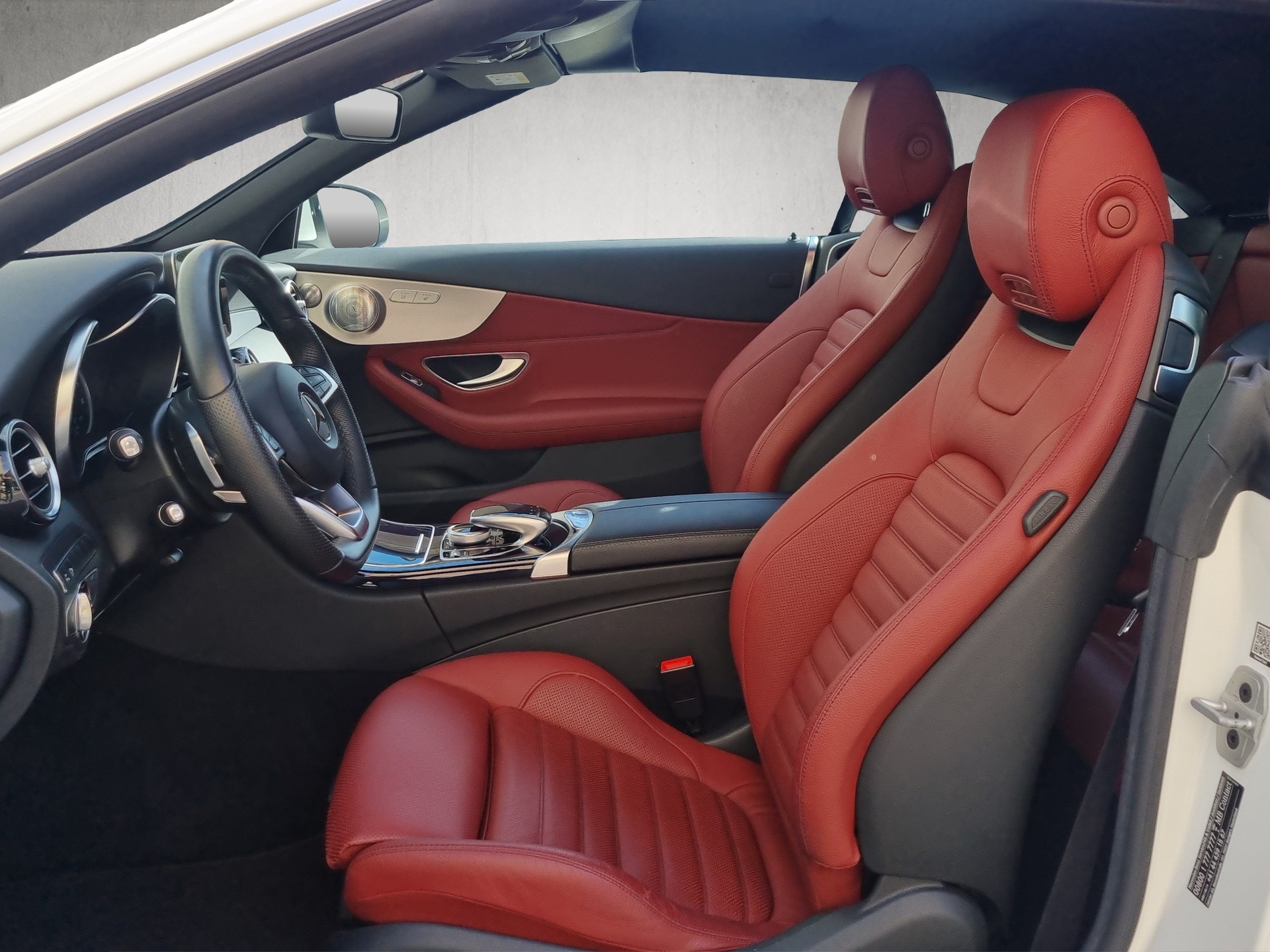 MERCEDES-BENZ C 200 Cabriolet AMG Line 4Matic 9G-Tronic-image-8