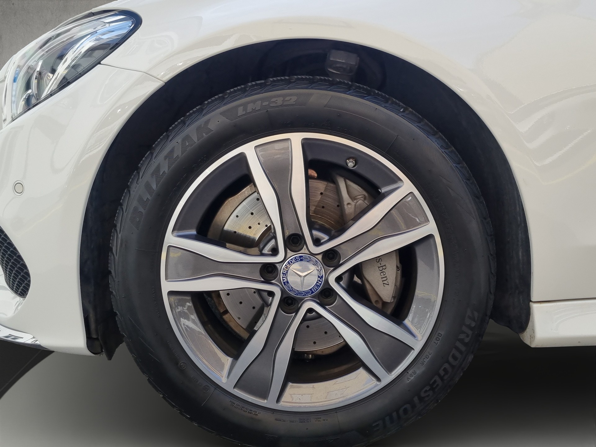 MERCEDES-BENZ C 200 Cabriolet AMG Line 4Matic 9G-Tronic-image-14