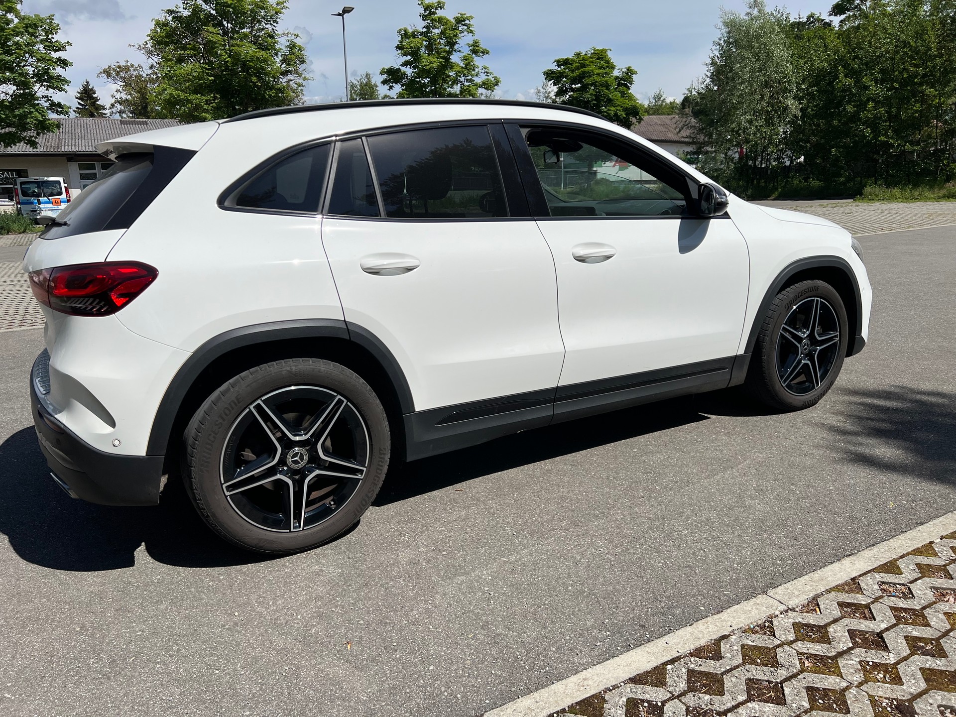 MERCEDES-BENZ GLA 200 AMG Line-image-2
