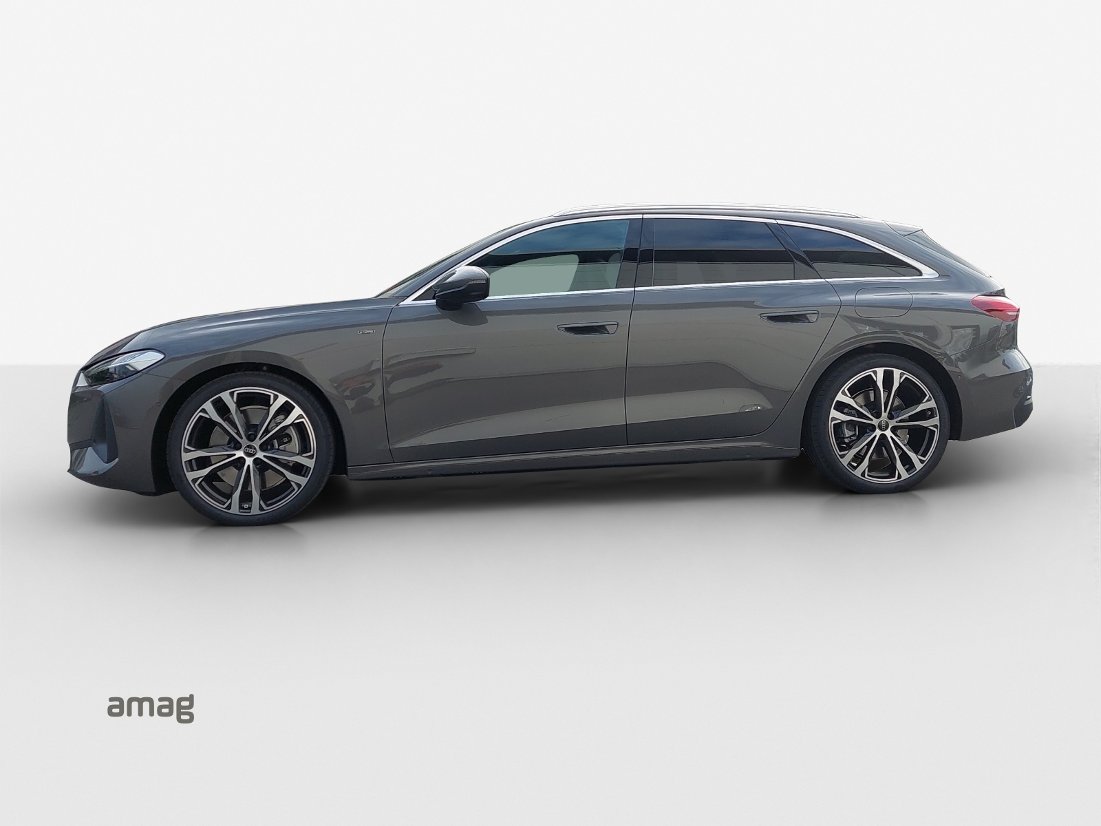 AUDI A5 Avant e-hybrid quattro Attraction 220 kW S tronic-image-1