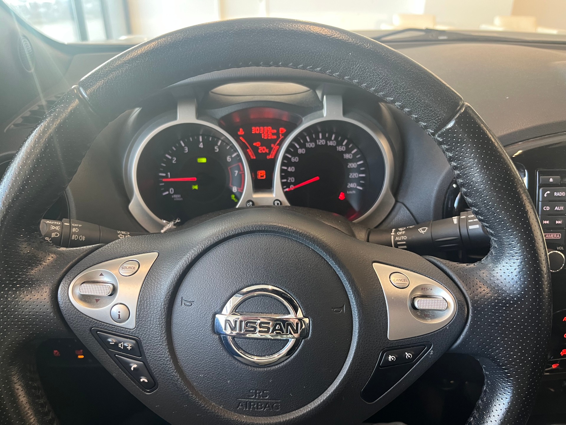 NISSAN Juke 1.6 DIG-T tekna 4x4 Xtronic M-CVT-image-9