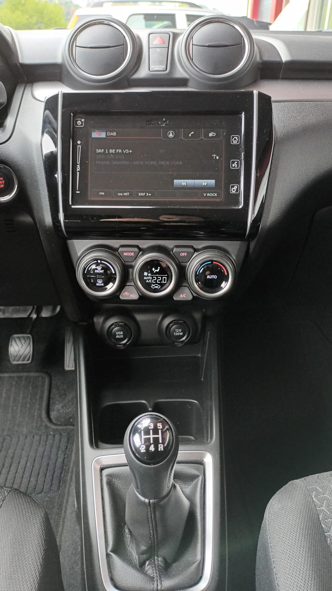 SUZUKI Swift 1.2 Compact Top 4x4 Hybrid-image-10