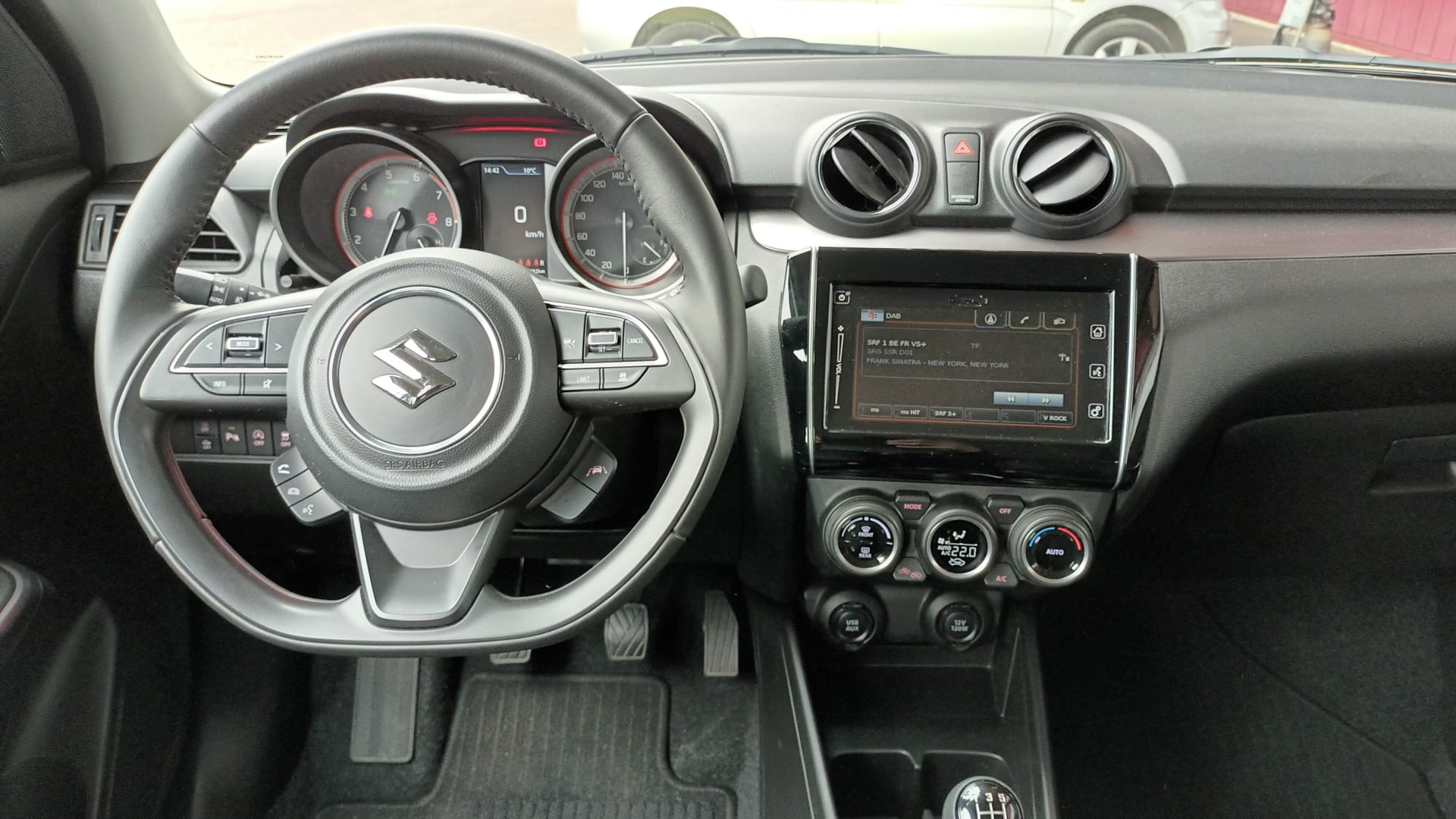 SUZUKI Swift 1.2 Compact Top 4x4 Hybrid-image-9