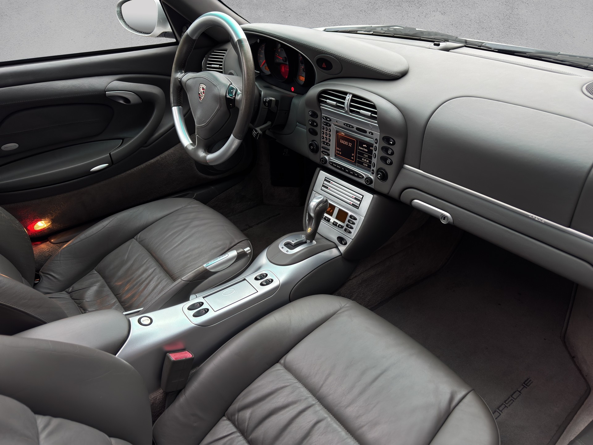 PORSCHE 911 Turbo-image-7