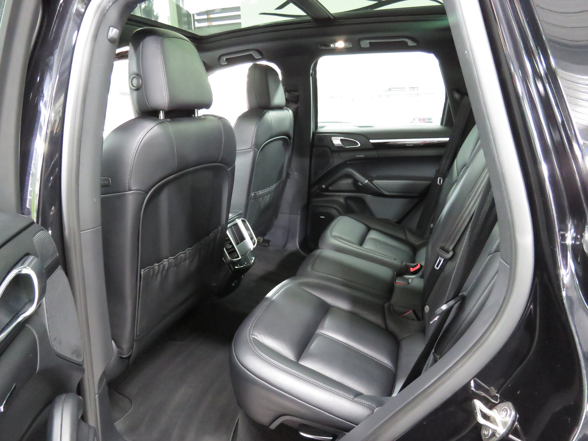 PORSCHE Cayenne S E-Hybrid-image-8