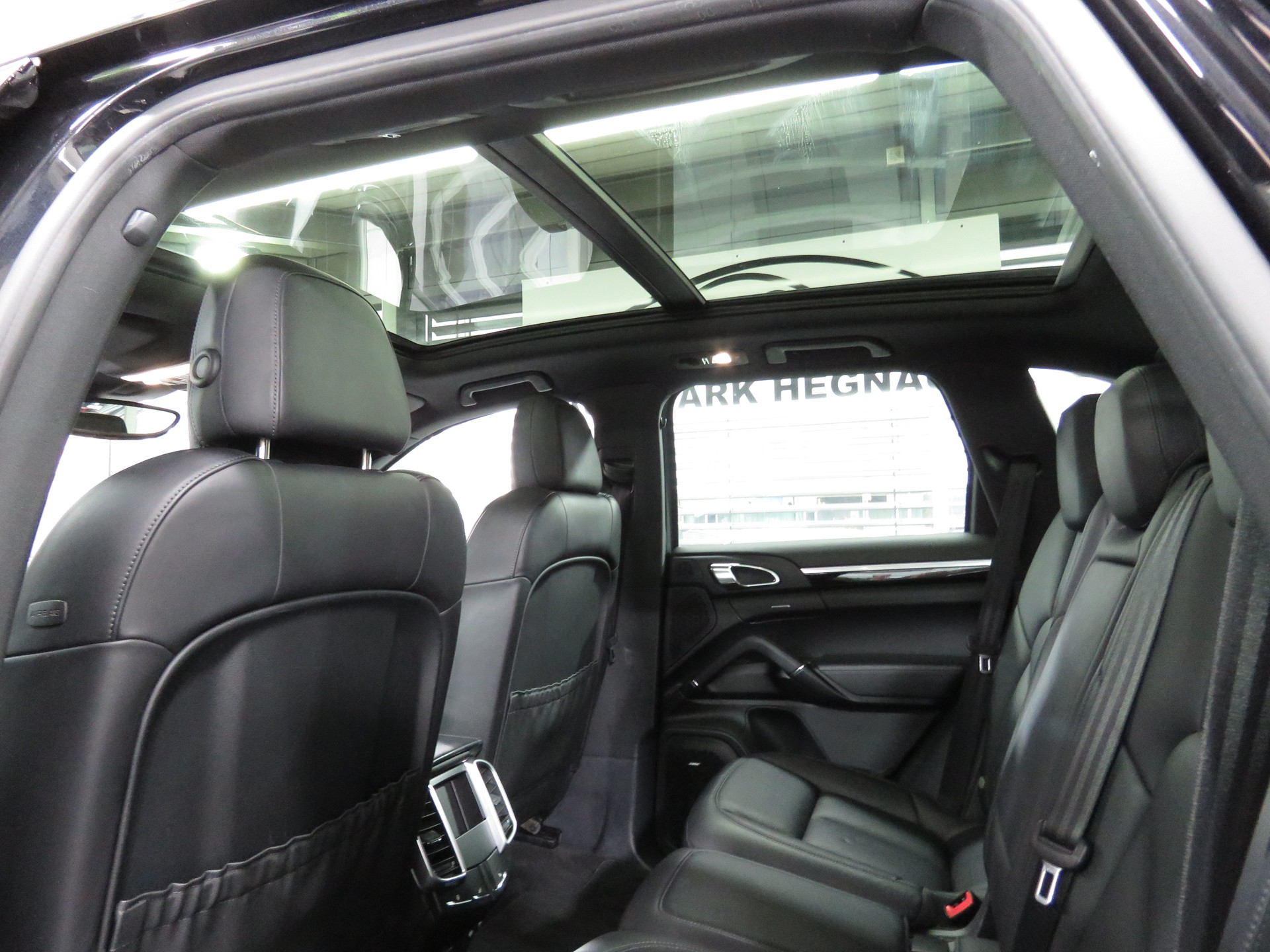 PORSCHE Cayenne S E-Hybrid-image-9