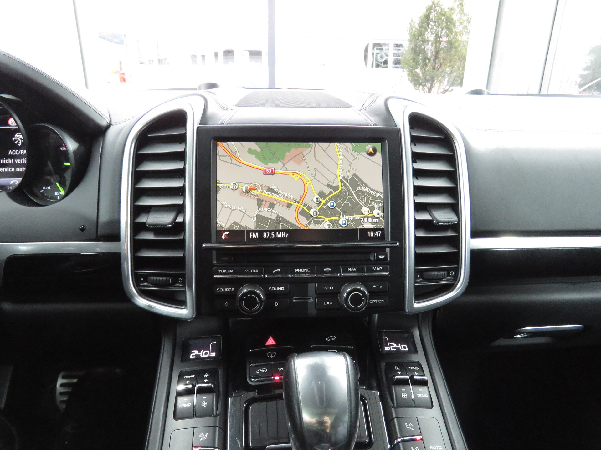 PORSCHE Cayenne S E-Hybrid-image-17