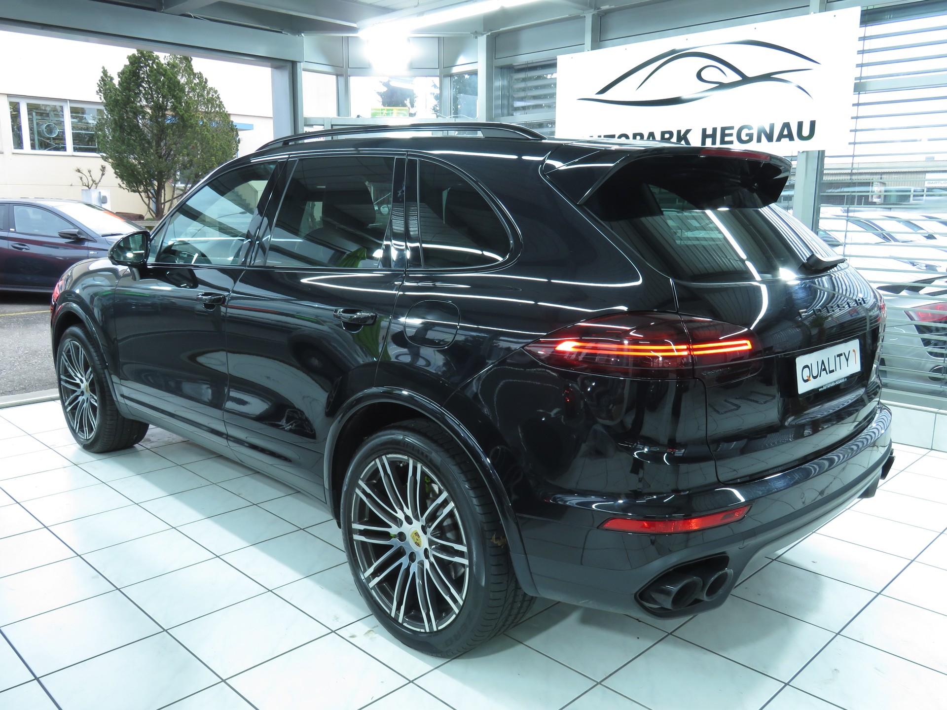 PORSCHE Cayenne S E-Hybrid-image-5