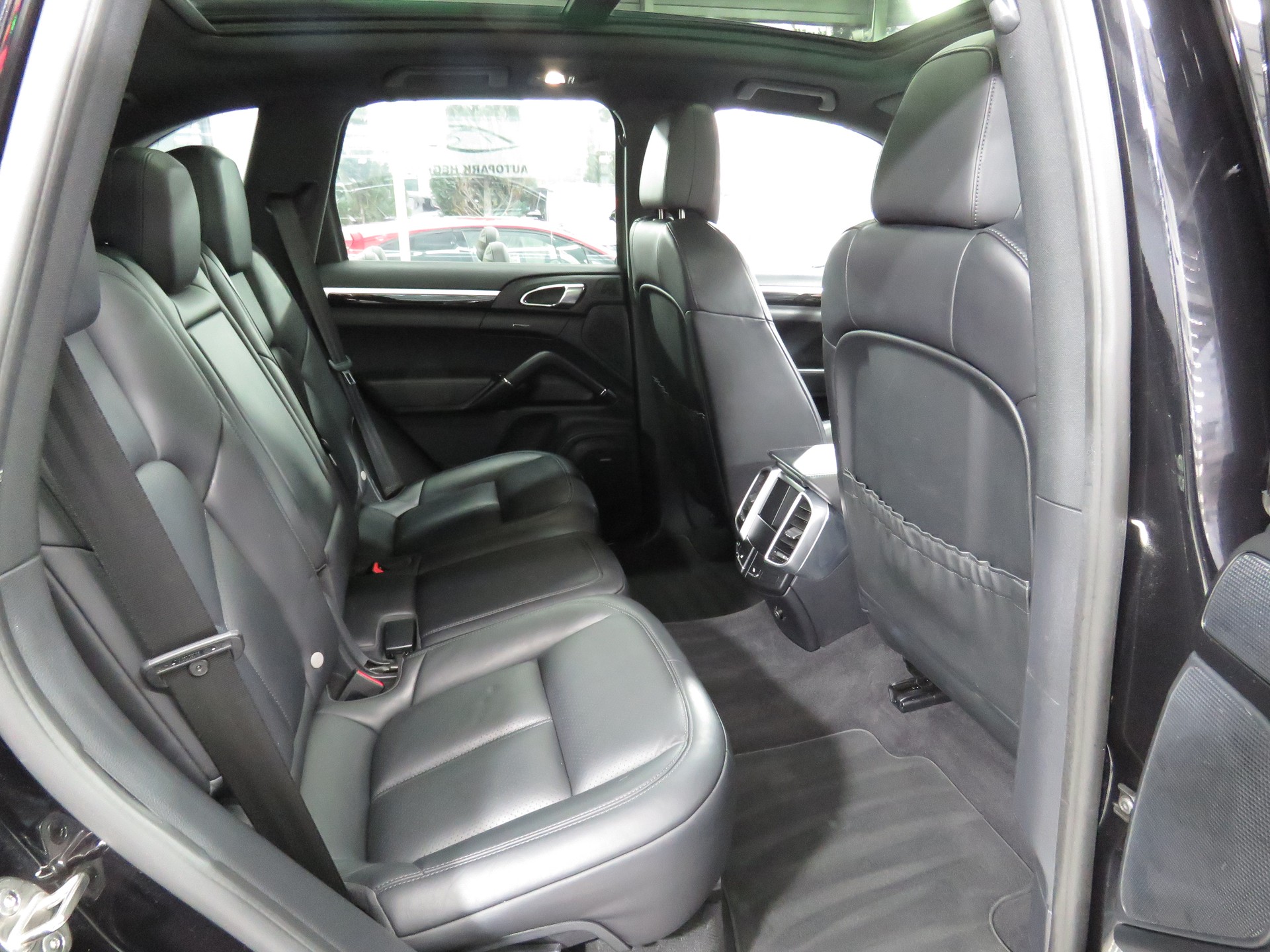 PORSCHE Cayenne S E-Hybrid-image-13