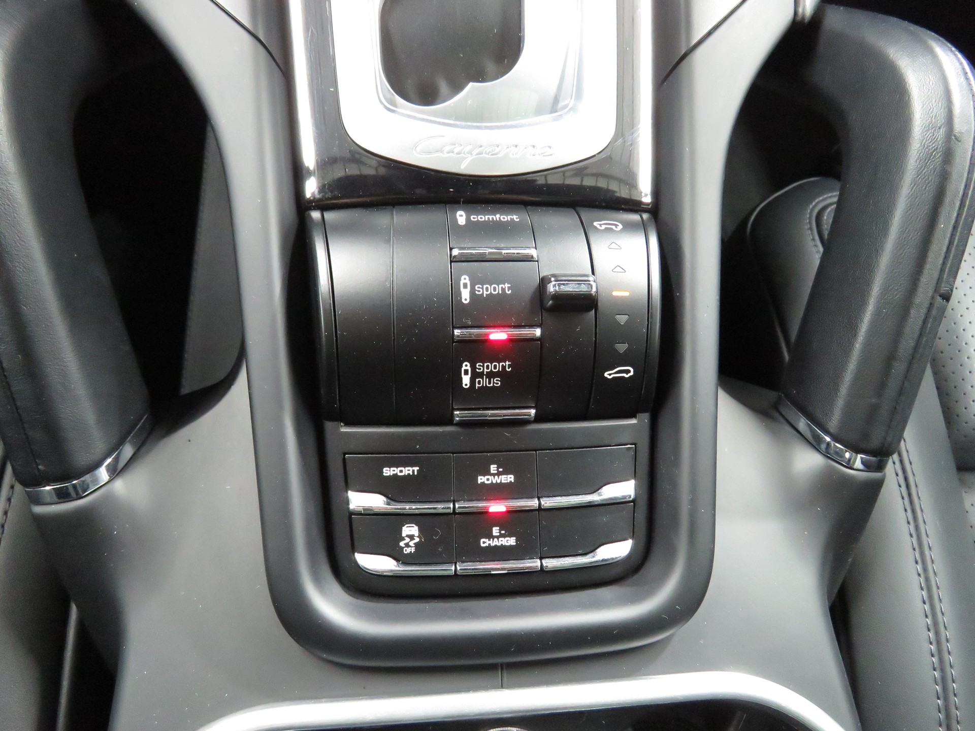 PORSCHE Cayenne S E-Hybrid-image-20