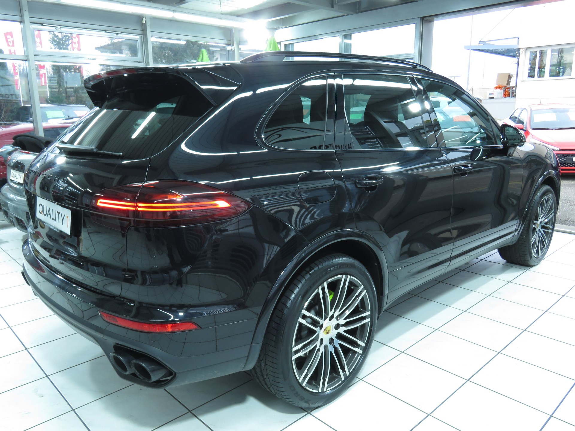 PORSCHE Cayenne S E-Hybrid-image-3