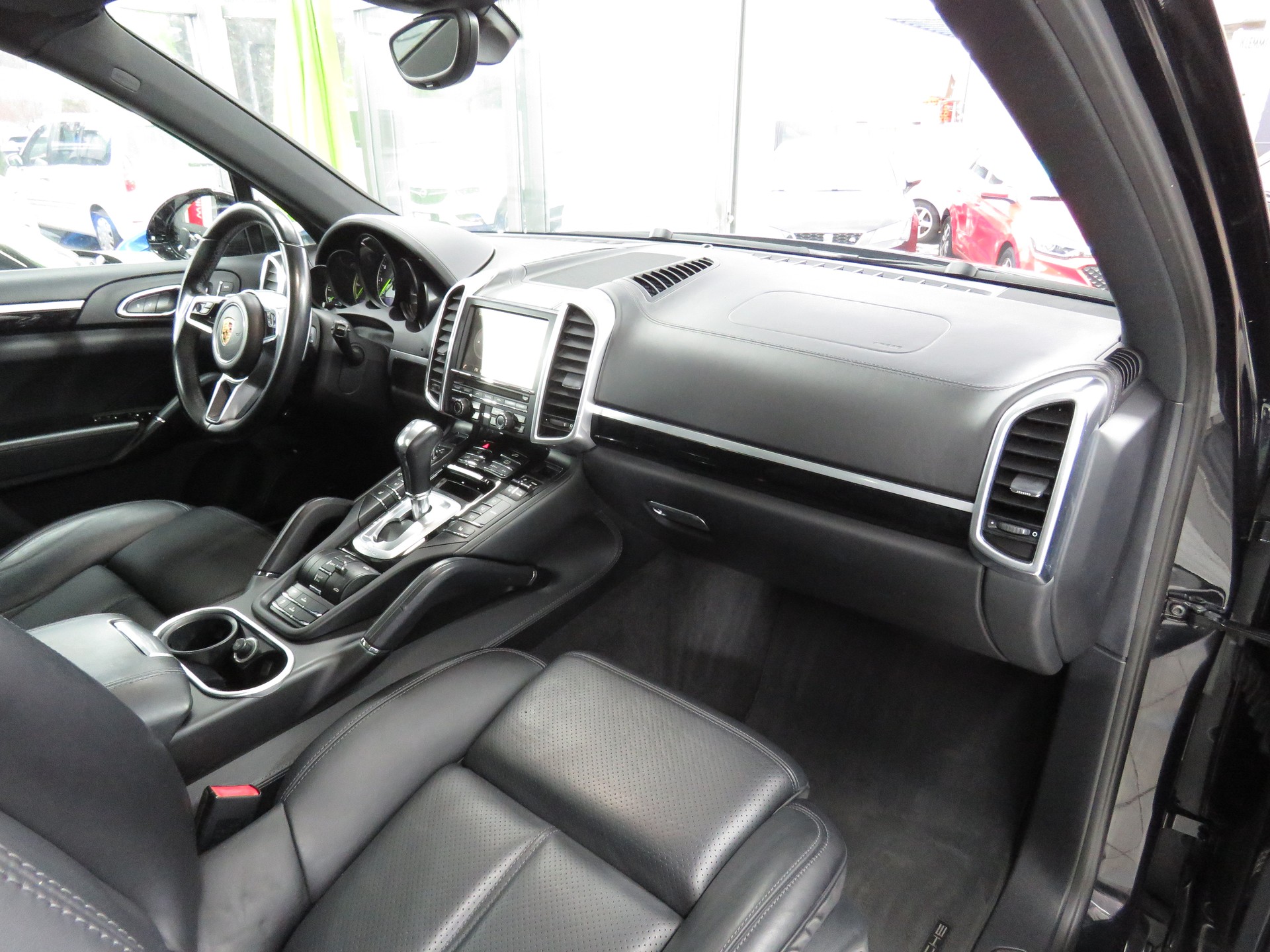 PORSCHE Cayenne S E-Hybrid-image-11